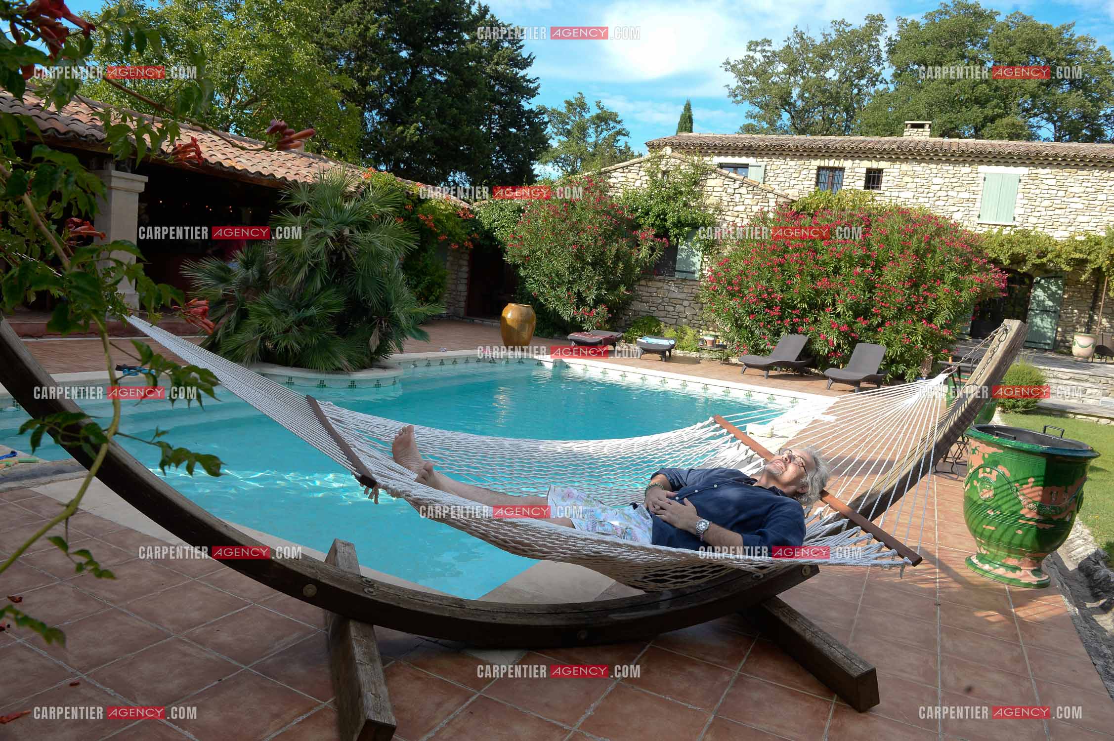 Jean-pierre Mader en vacances chez Patrick Hernandez dans le Vaucluse  près d'Avignon le 7 Août 2014.  ( Exclusif )
