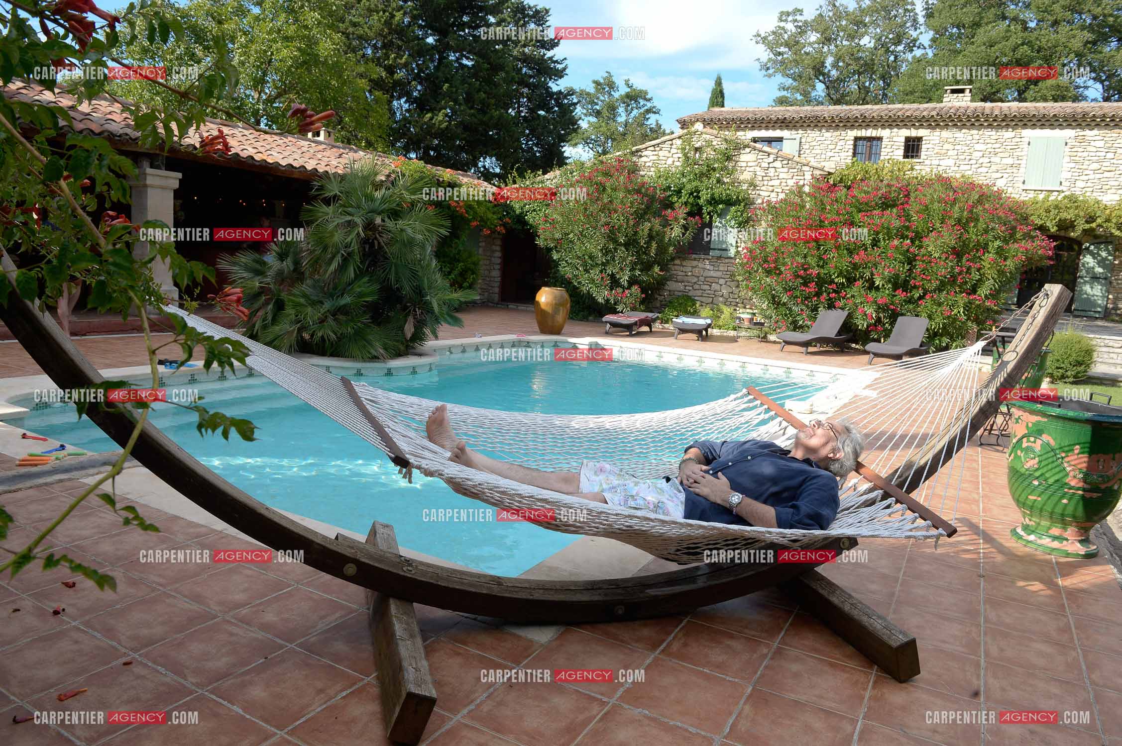 Jean-pierre Mader en vacances chez Patrick Hernandez dans le Vaucluse  près d'Avignon le 7 Août 2014.  ( Exclusif )