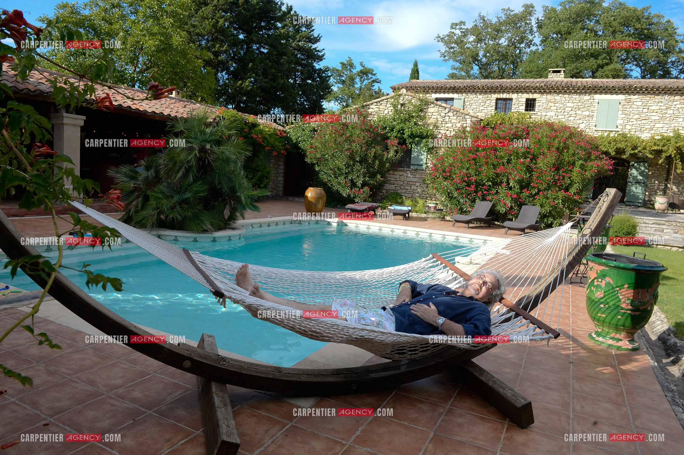 Jean-pierre Mader en vacances chez Patrick Hernandez dans le Vaucluse  près d'Avignon le 7 Août 2014.  ( Exclusif )