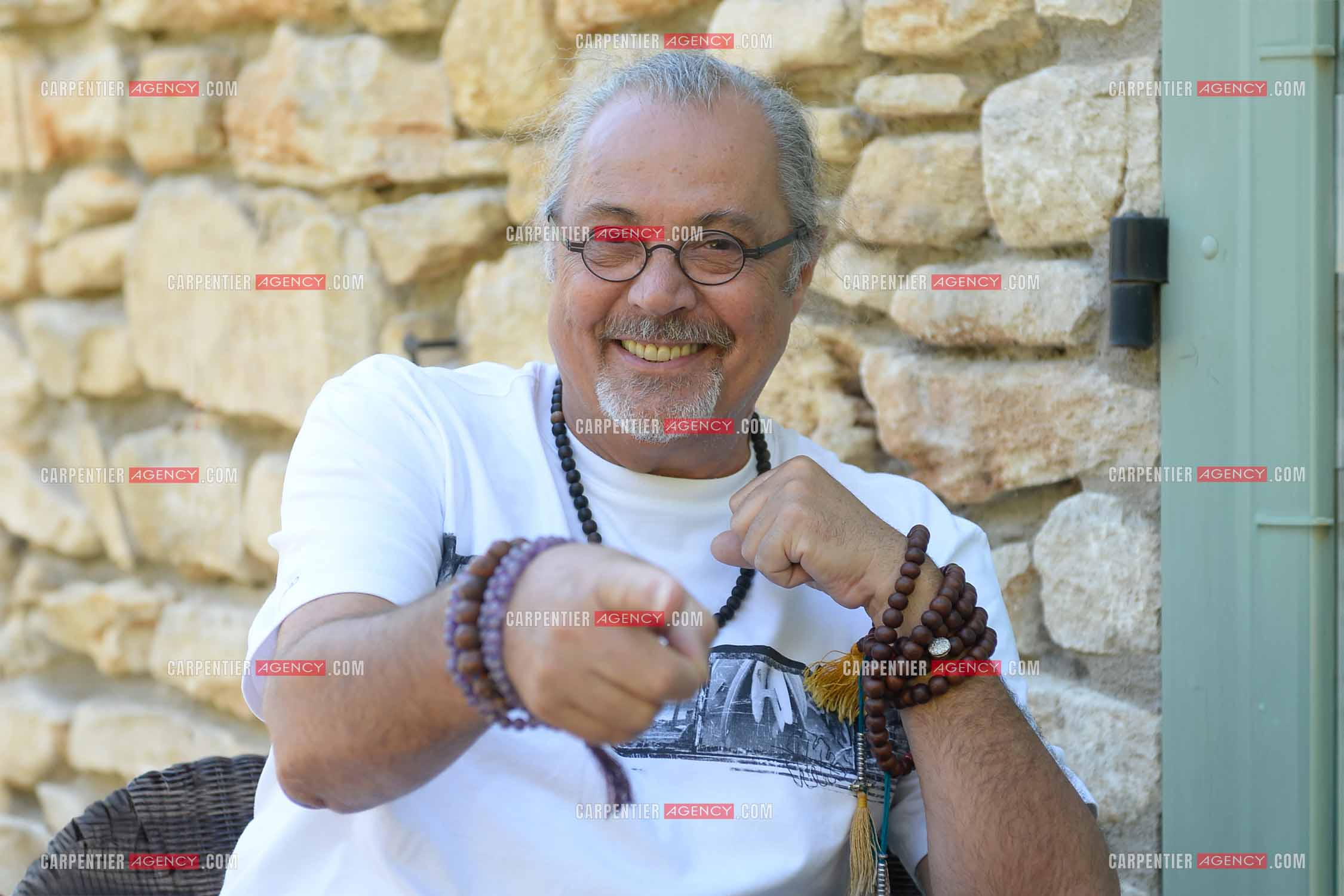 Le chanteur Patrick Hernandez dans sa propriété de L'île-sur-la-Sorgue en 2016.  ( Exclusif )