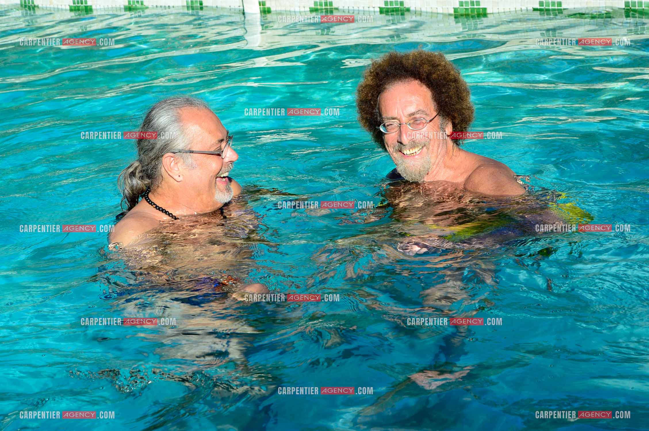 Le chanteur Patrick Hernandez dans sa propriété de L'île-sur-la-Sorgue avec son ami Jean Schultheis en 2016.  ( Exclusif )
