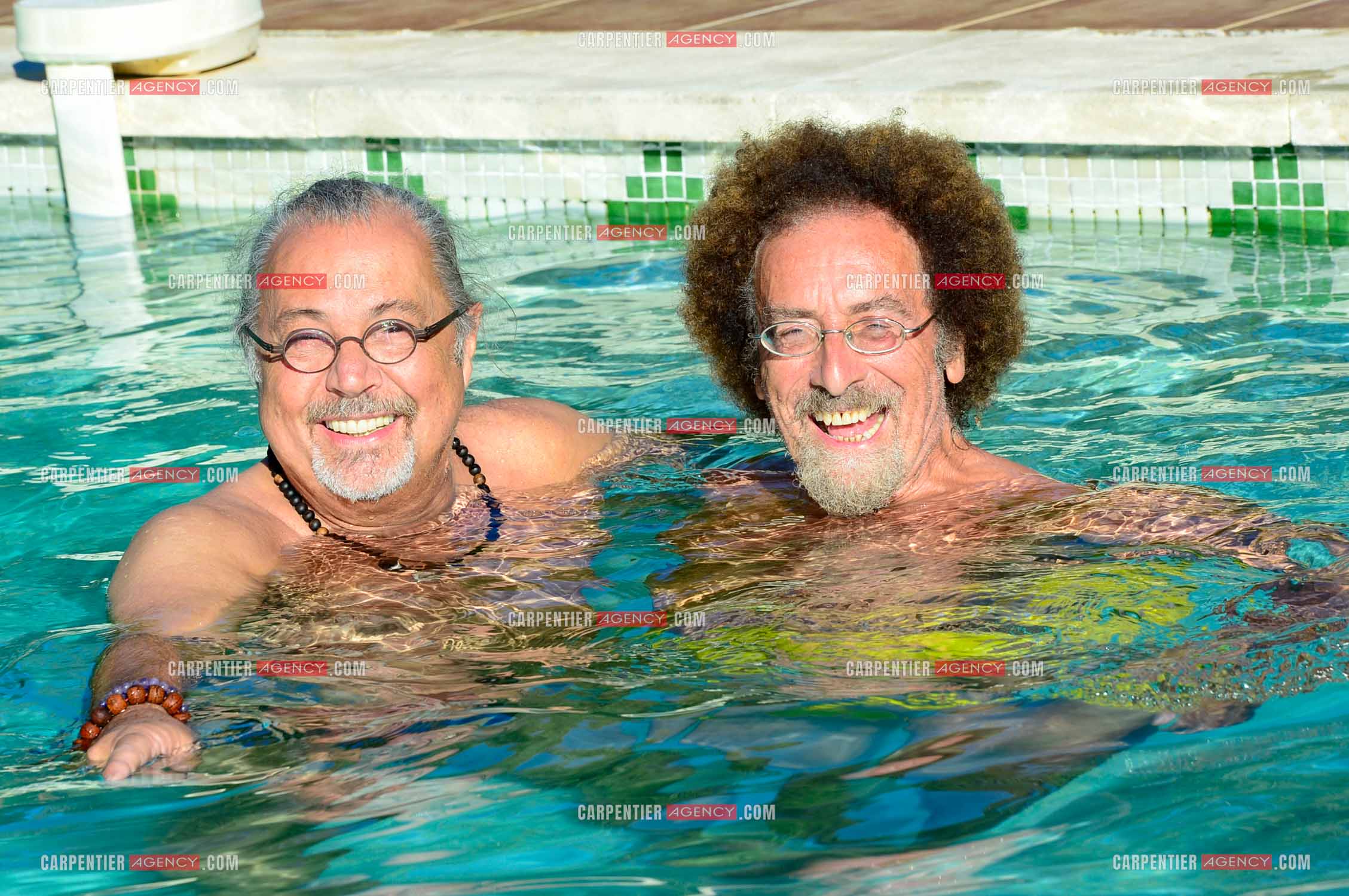 Le chanteur Patrick Hernandez dans sa propriété de L'île-sur-la-Sorgue avec son ami Jean Schultheis en 2016.  ( Exclusif )