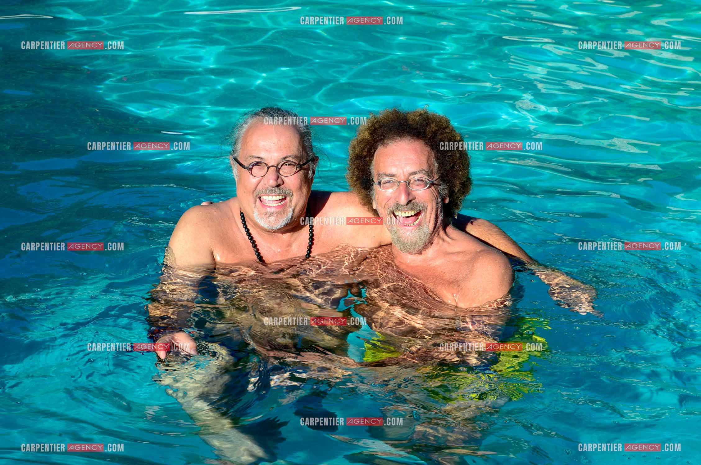 Le chanteur Patrick Hernandez dans sa propriété de L'île-sur-la-Sorgue avec son ami Jean Schultheis en 2016.  ( Exclusif )
