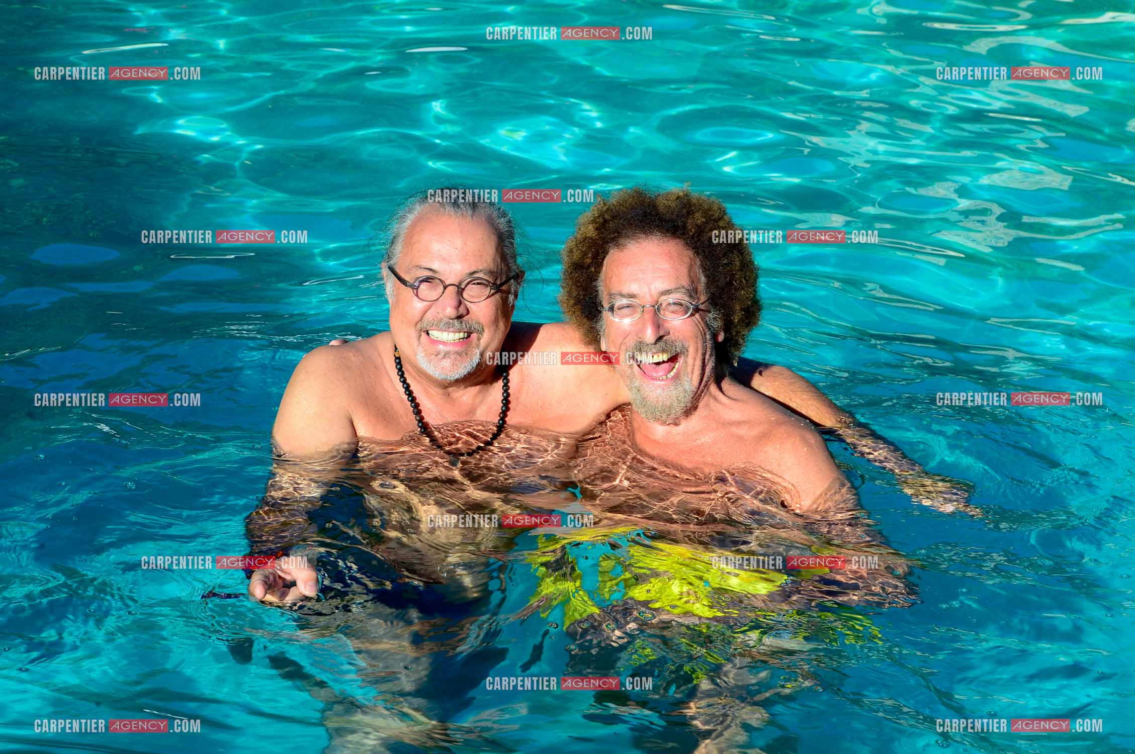 Le chanteur Patrick Hernandez dans sa propriété de L'île-sur-la-Sorgue avec son ami Jean Schultheis en 2016.  ( Exclusif )