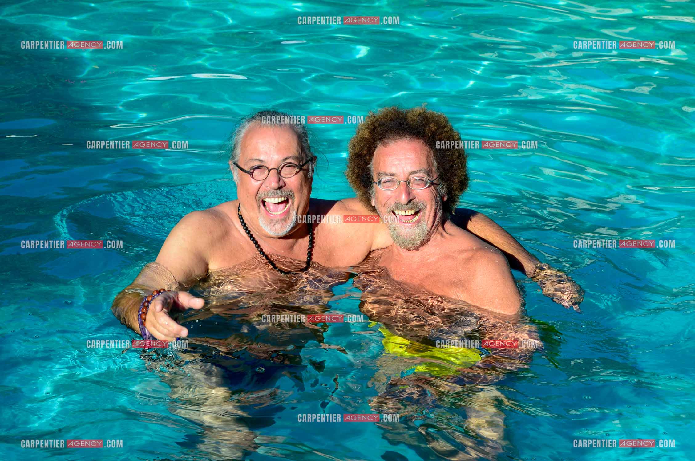 Le chanteur Patrick Hernandez dans sa propriété de L'île-sur-la-Sorgue avec son ami Jean Schultheis en 2016.  ( Exclusif )