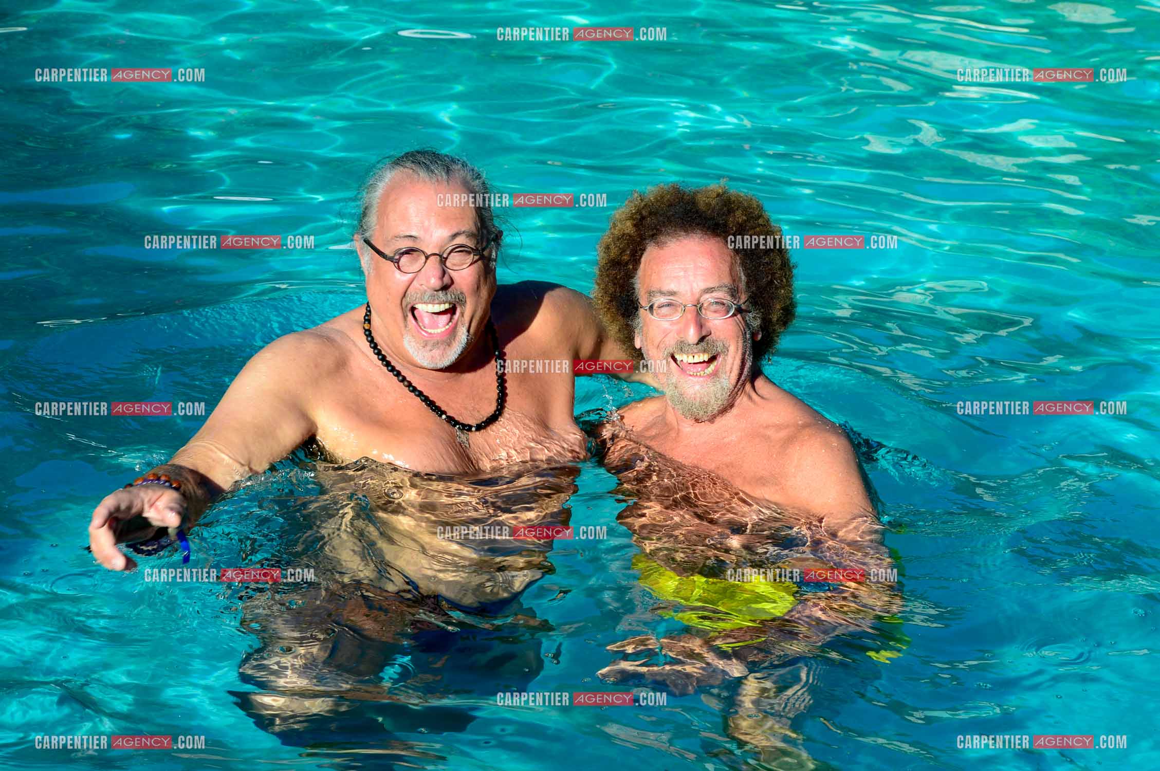 Le chanteur Patrick Hernandez dans sa propriété de L'île-sur-la-Sorgue avec son ami Jean Schultheis en 2016.  ( Exclusif )