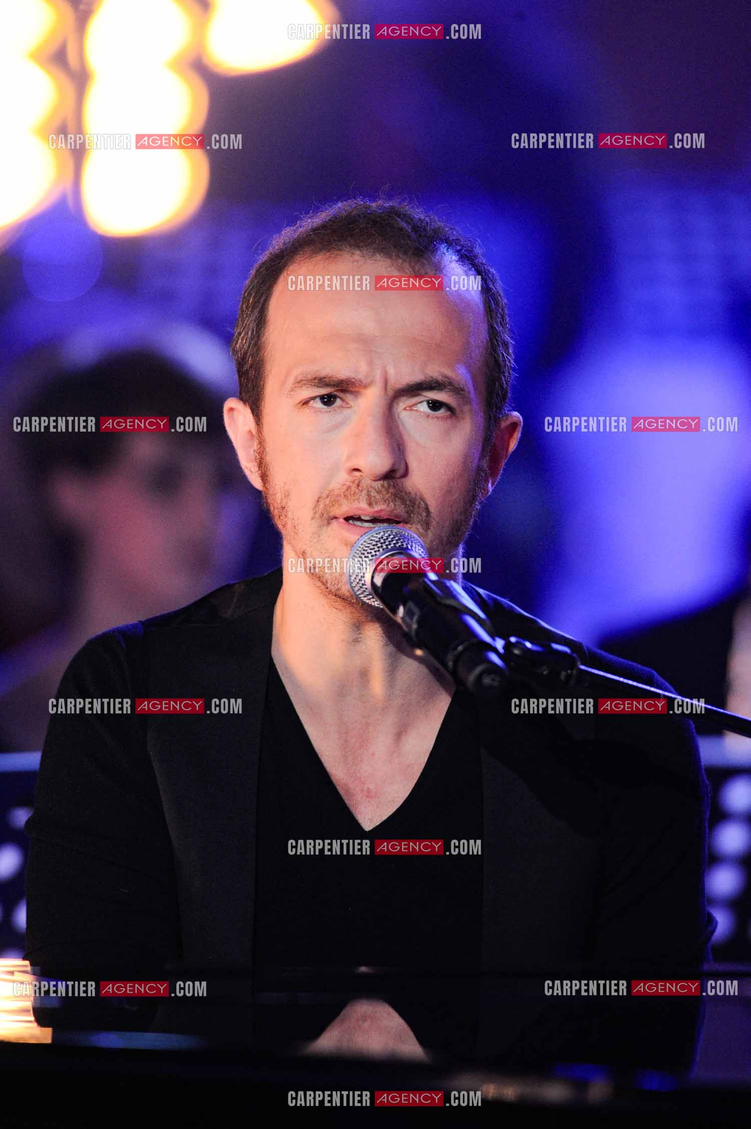 Le chanteur Calogero Maurici, dit Calogero lors du Télé Vie à Bruxelles en 2011.  ( Exclusif )