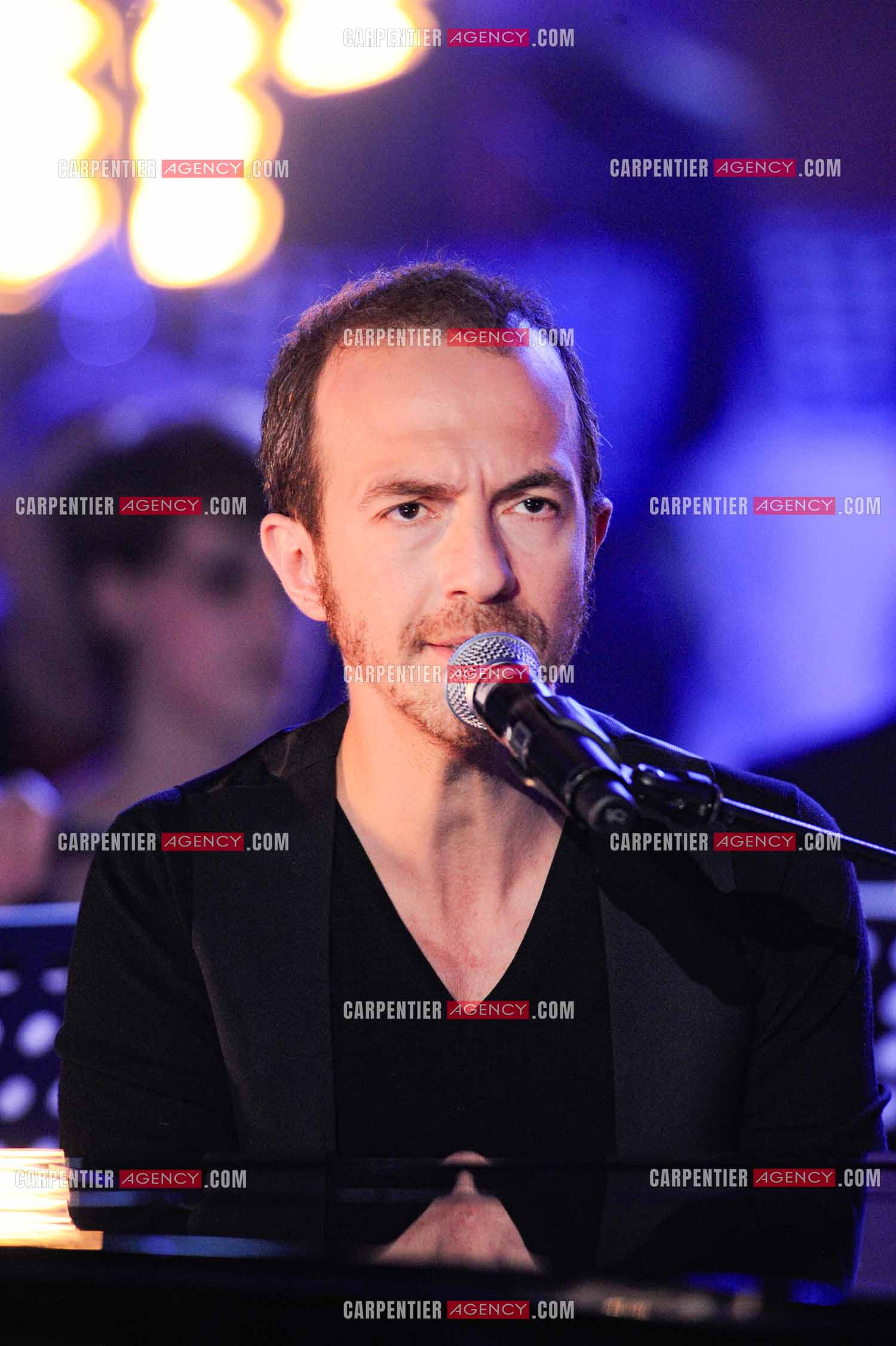 Le chanteur Calogero Maurici, dit Calogero lors du Télé Vie à Bruxelles en 2011.  ( Exclusif )