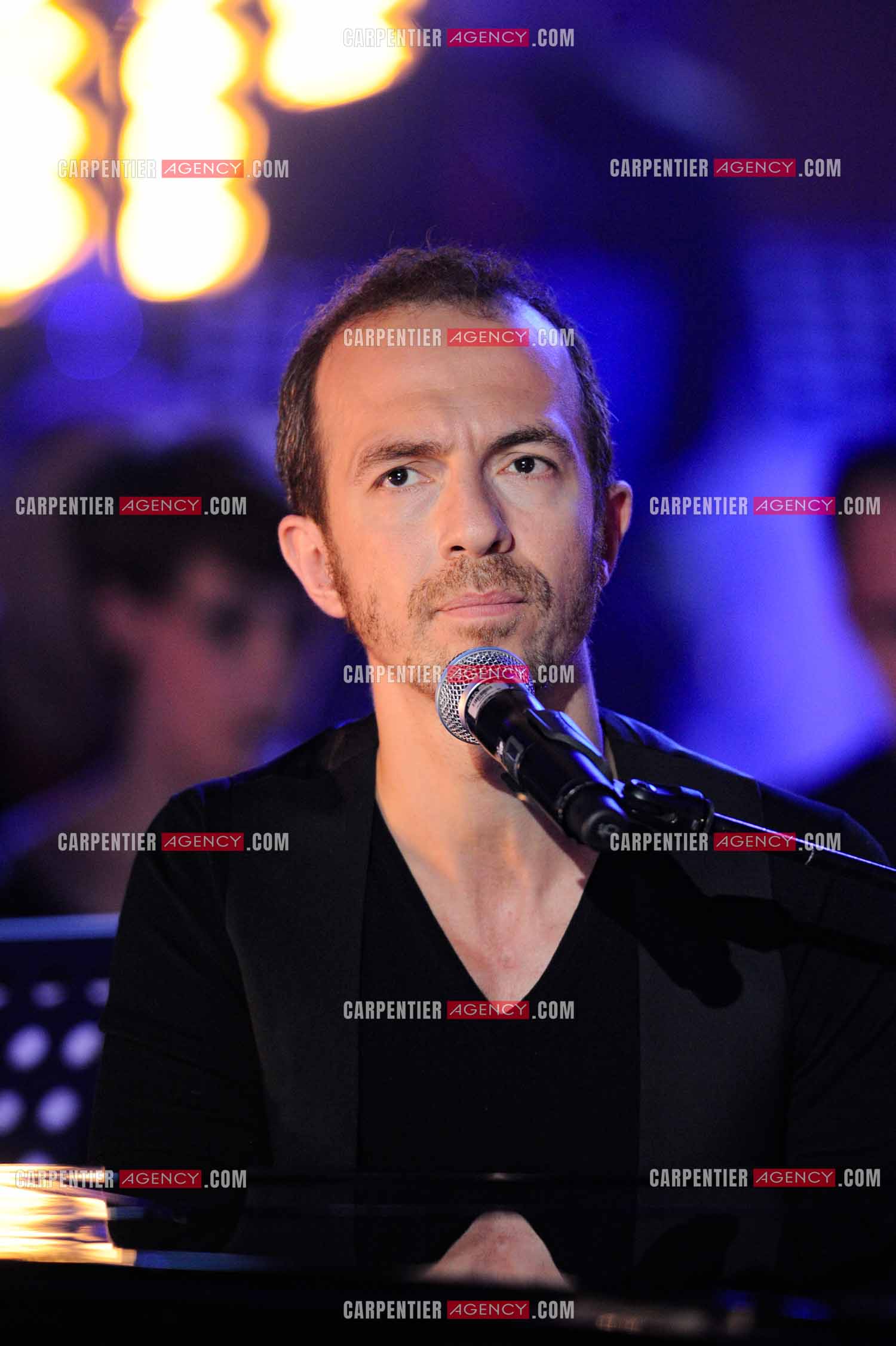 Le chanteur Calogero Maurici, dit Calogero lors du Télé Vie à Bruxelles en 2011.  ( Exclusif )
