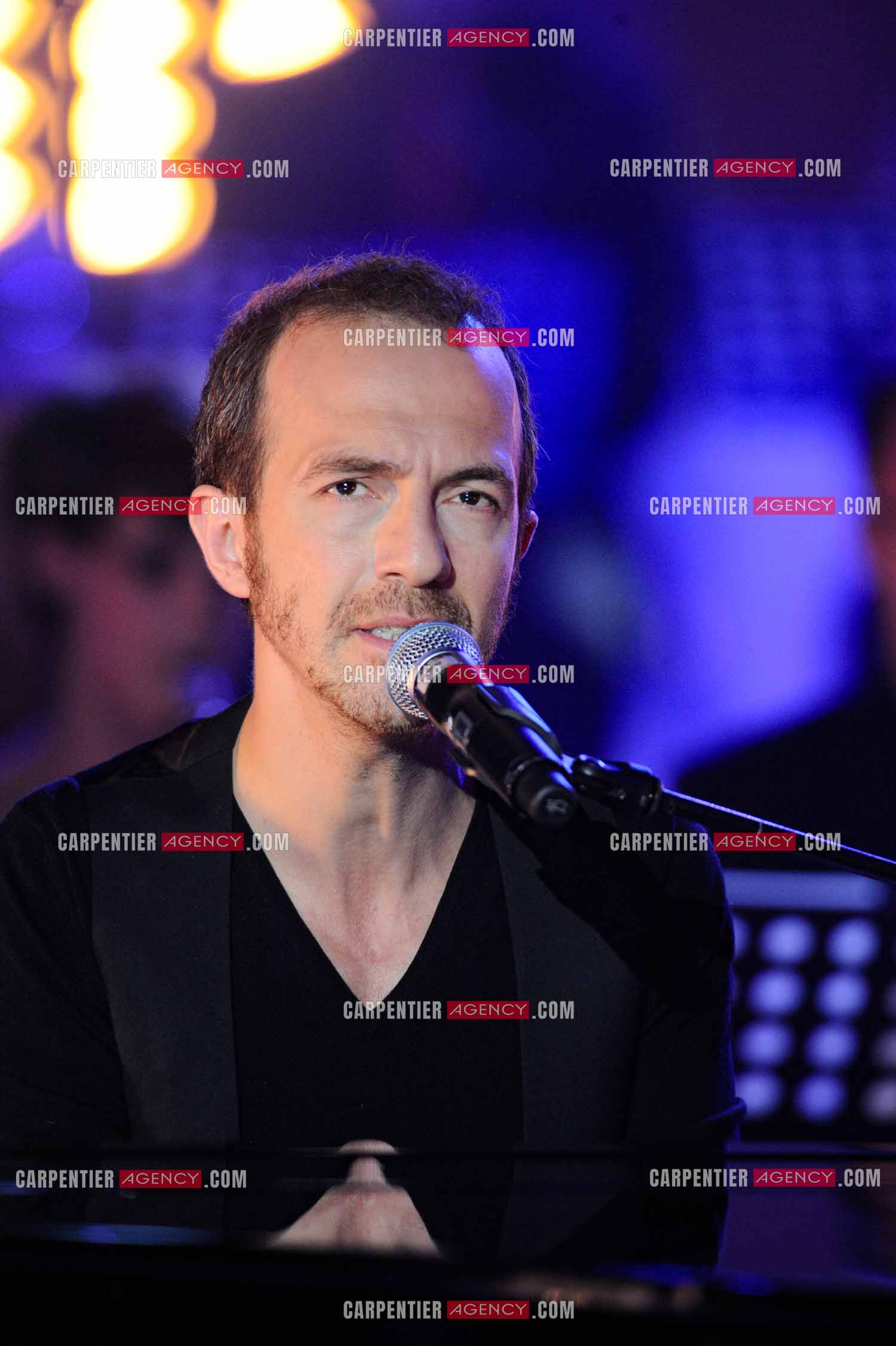 Le chanteur Calogero Maurici, dit Calogero lors du Télé Vie à Bruxelles en 2011.  ( Exclusif )