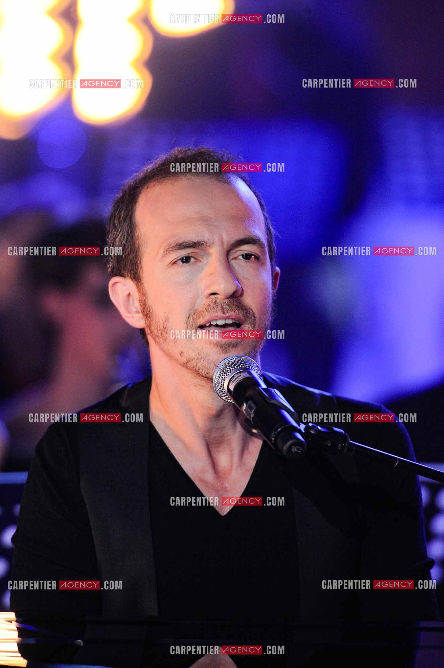 Le chanteur Calogero Maurici, dit Calogero lors du Télé Vie à Bruxelles en 2011.  ( Exclusif )