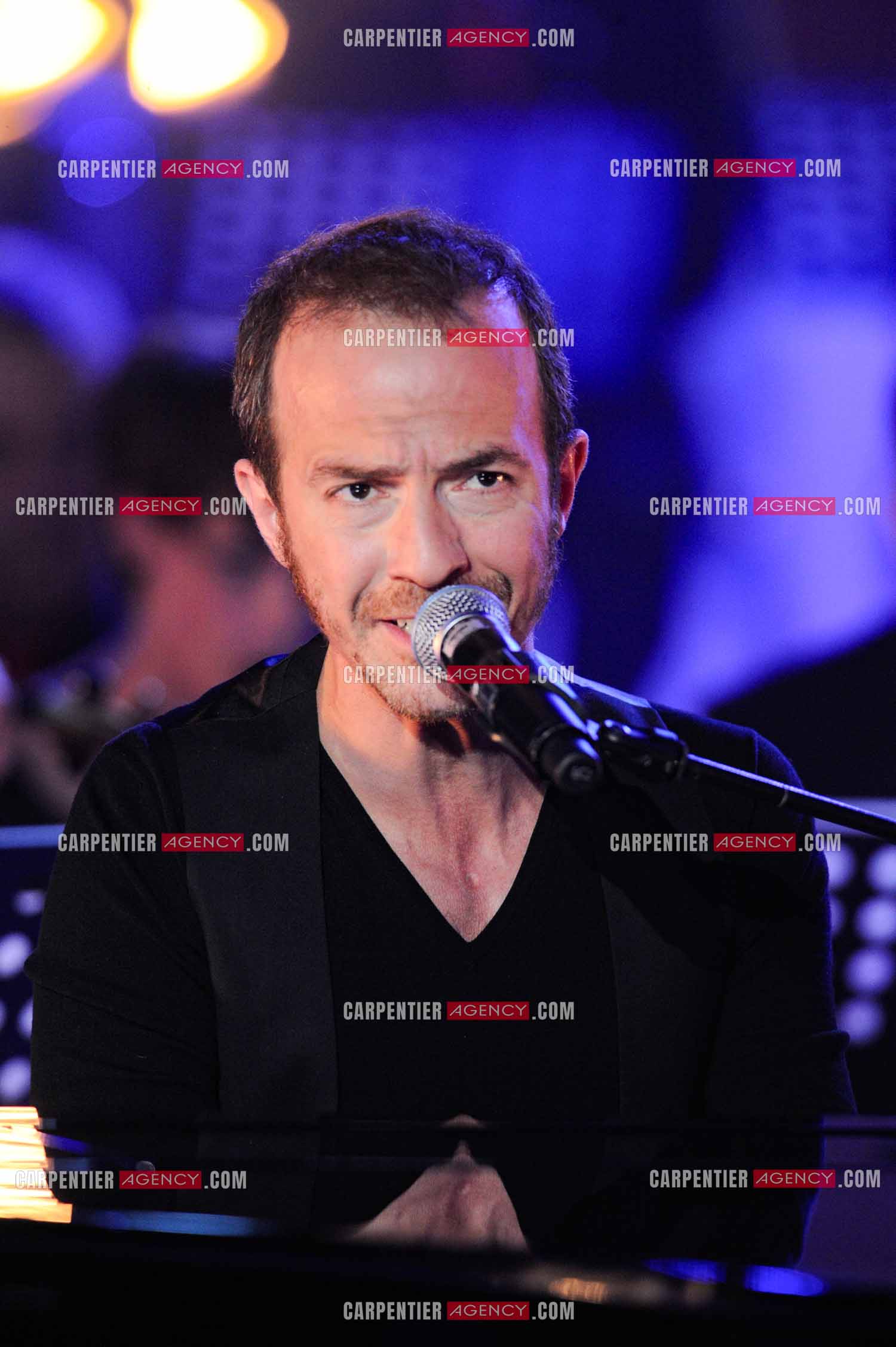 Le chanteur Calogero Maurici, dit Calogero lors du Télé Vie à Bruxelles en 2011.  ( Exclusif )