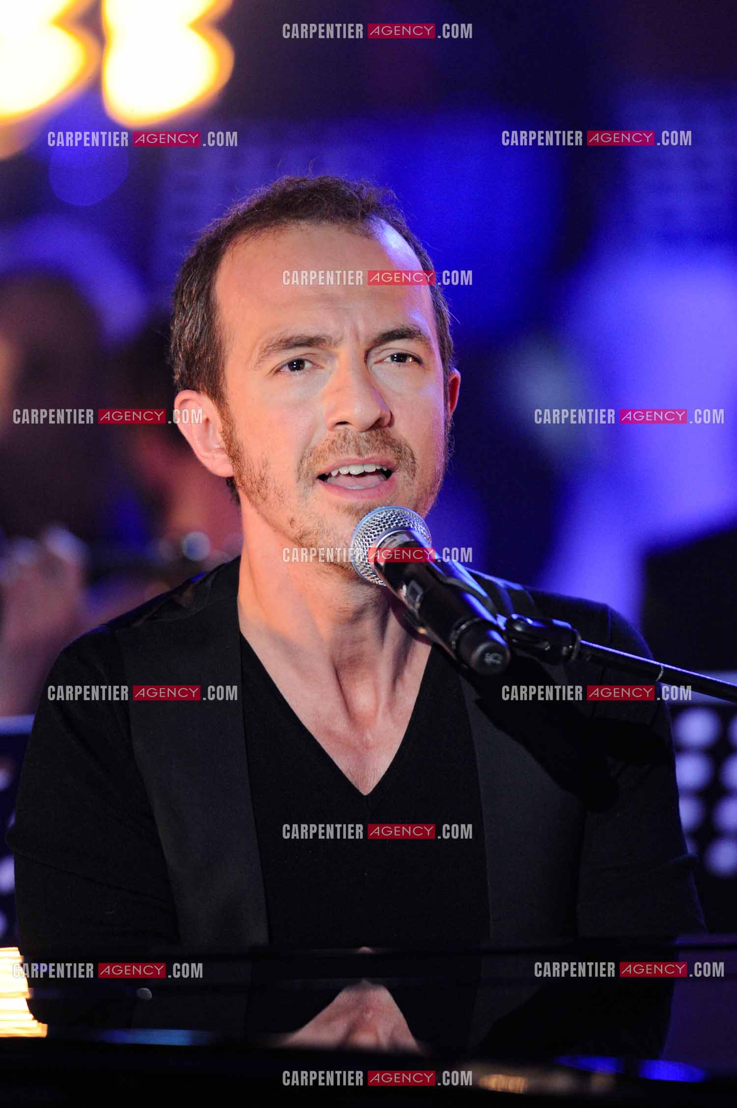 Le chanteur Calogero Maurici, dit Calogero lors du Télé Vie à Bruxelles en 2011.  ( Exclusif )