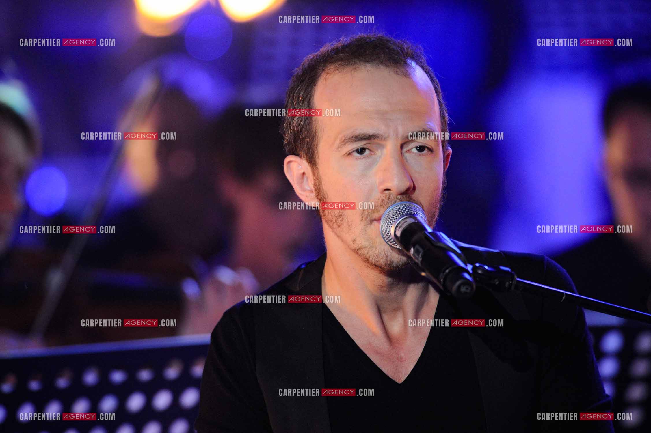 Le chanteur Calogero Maurici, dit Calogero lors du Télé Vie à Bruxelles en 2011.  ( Exclusif )