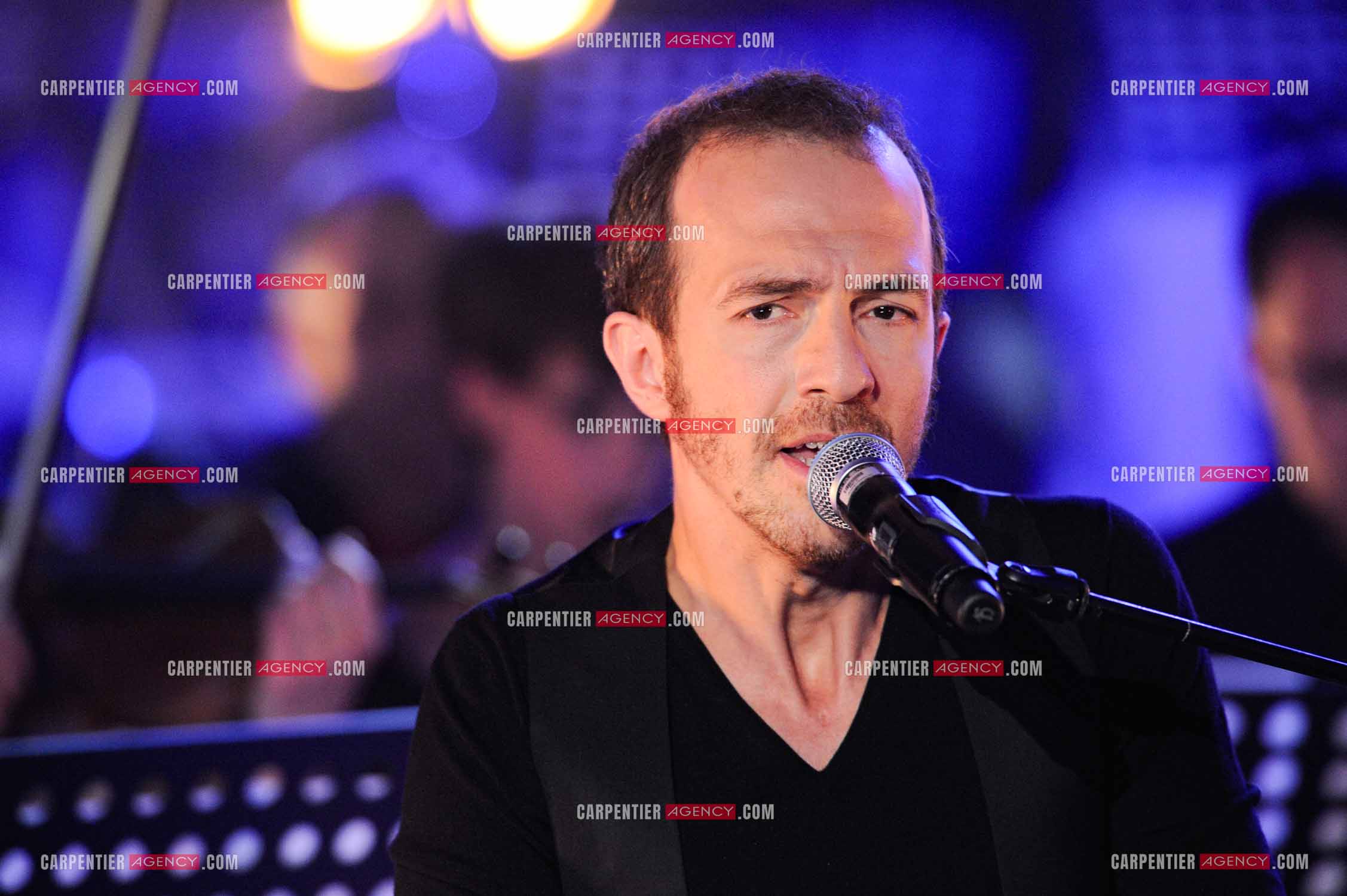 Le chanteur Calogero Maurici, dit Calogero lors du Télé Vie à Bruxelles en 2011.  ( Exclusif )