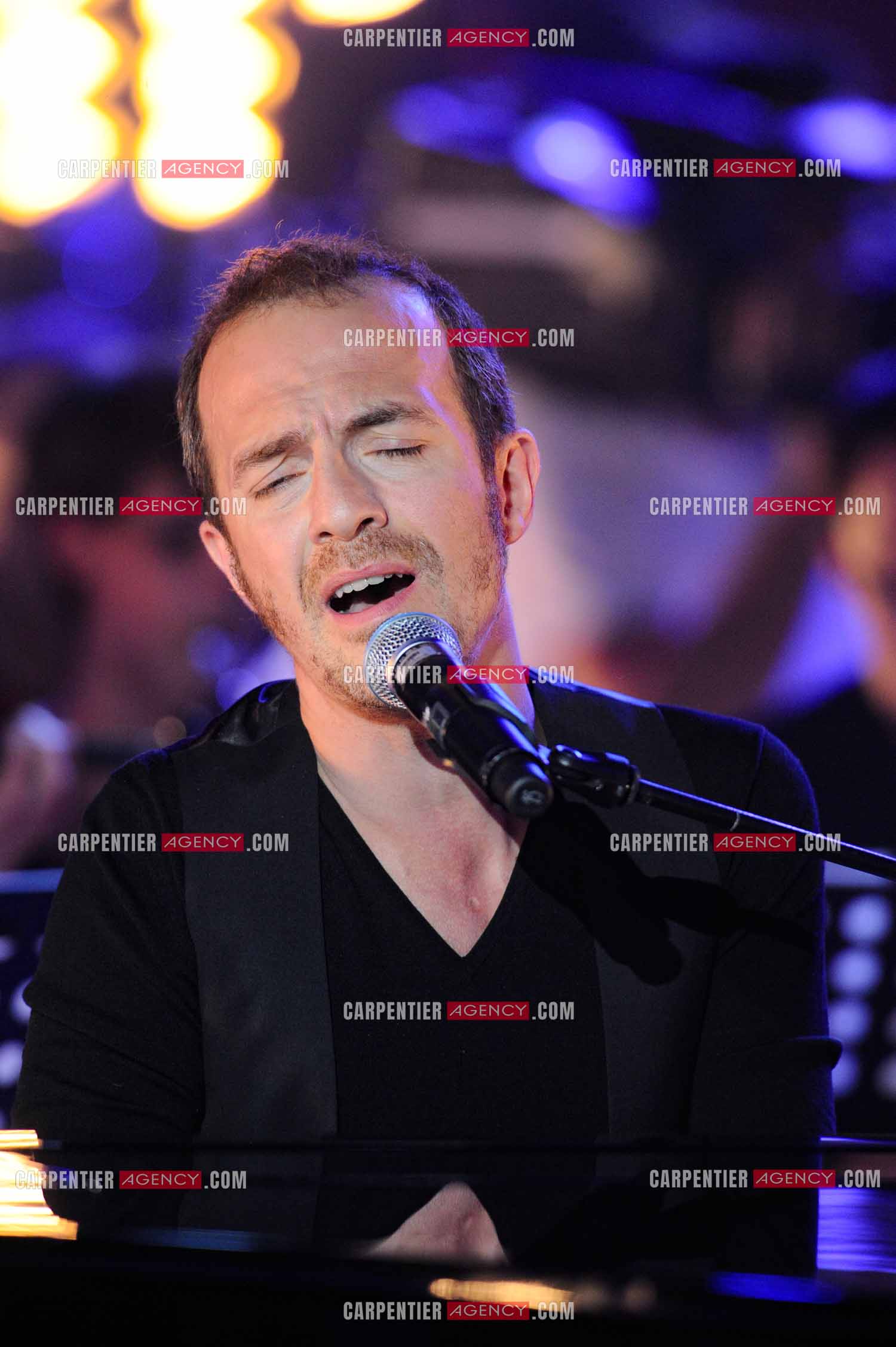 Le chanteur Calogero Maurici, dit Calogero lors du Télé Vie à Bruxelles en 2011.  ( Exclusif )