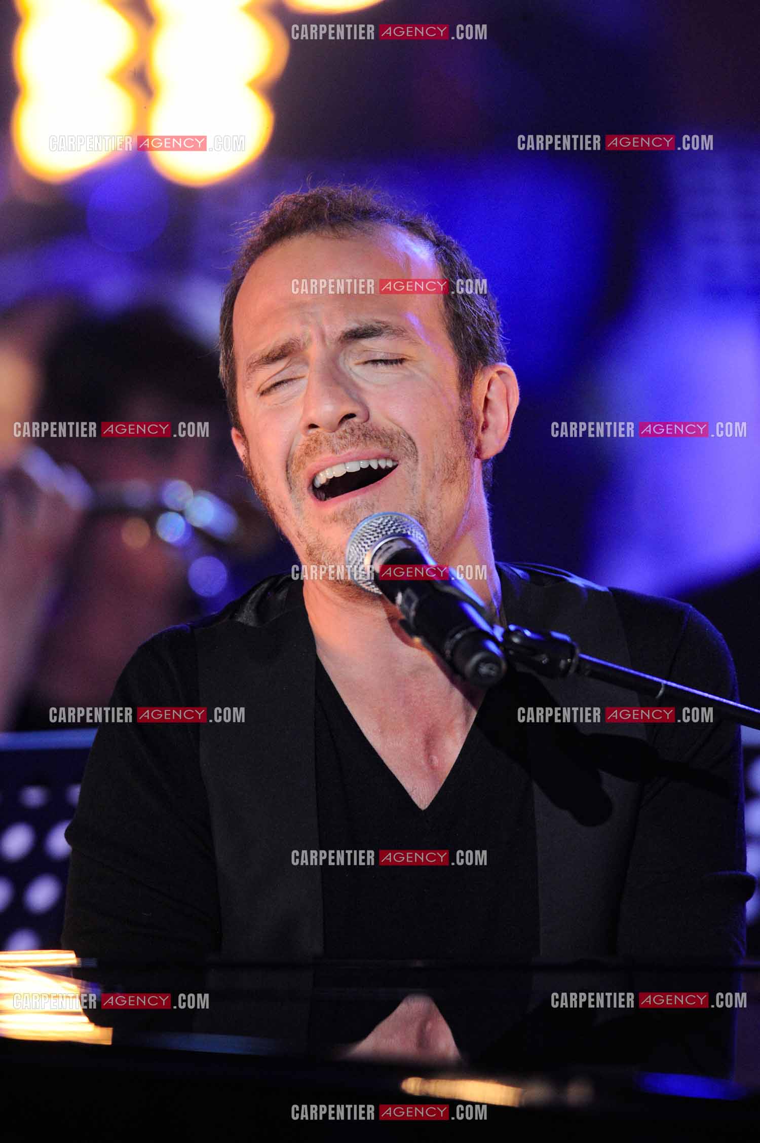Le chanteur Calogero Maurici, dit Calogero lors du Télé Vie à Bruxelles en 2011.  ( Exclusif )