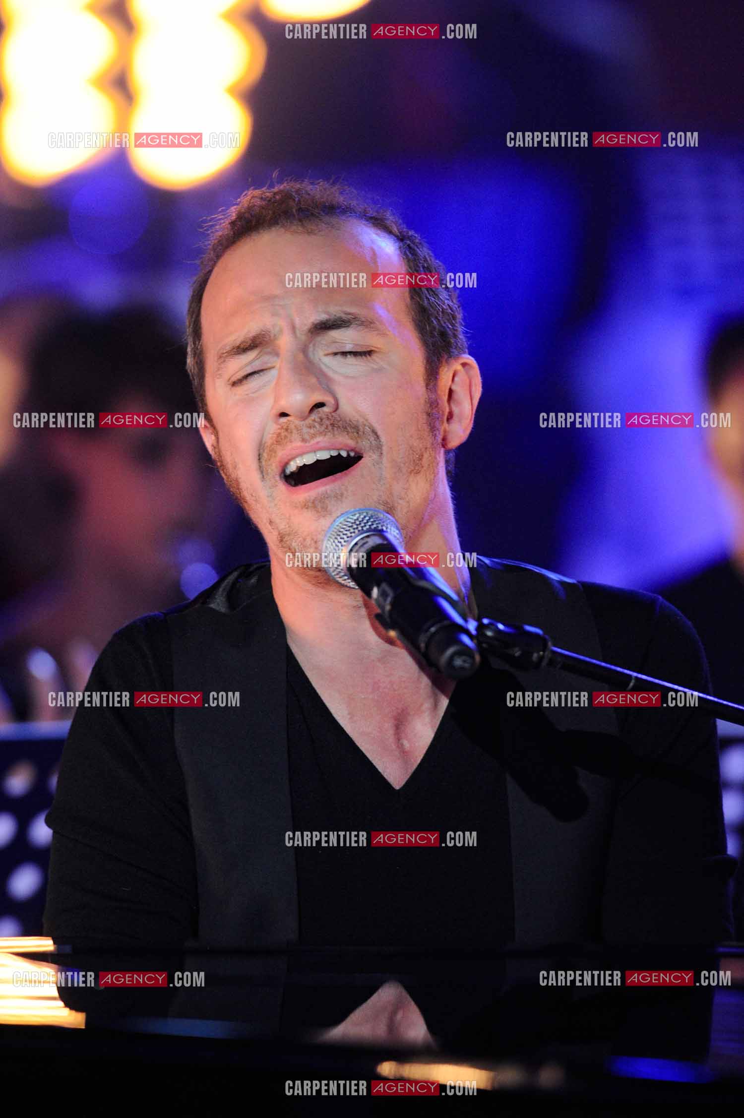 Le chanteur Calogero Maurici, dit Calogero lors du Télé Vie à Bruxelles en 2011.  ( Exclusif )