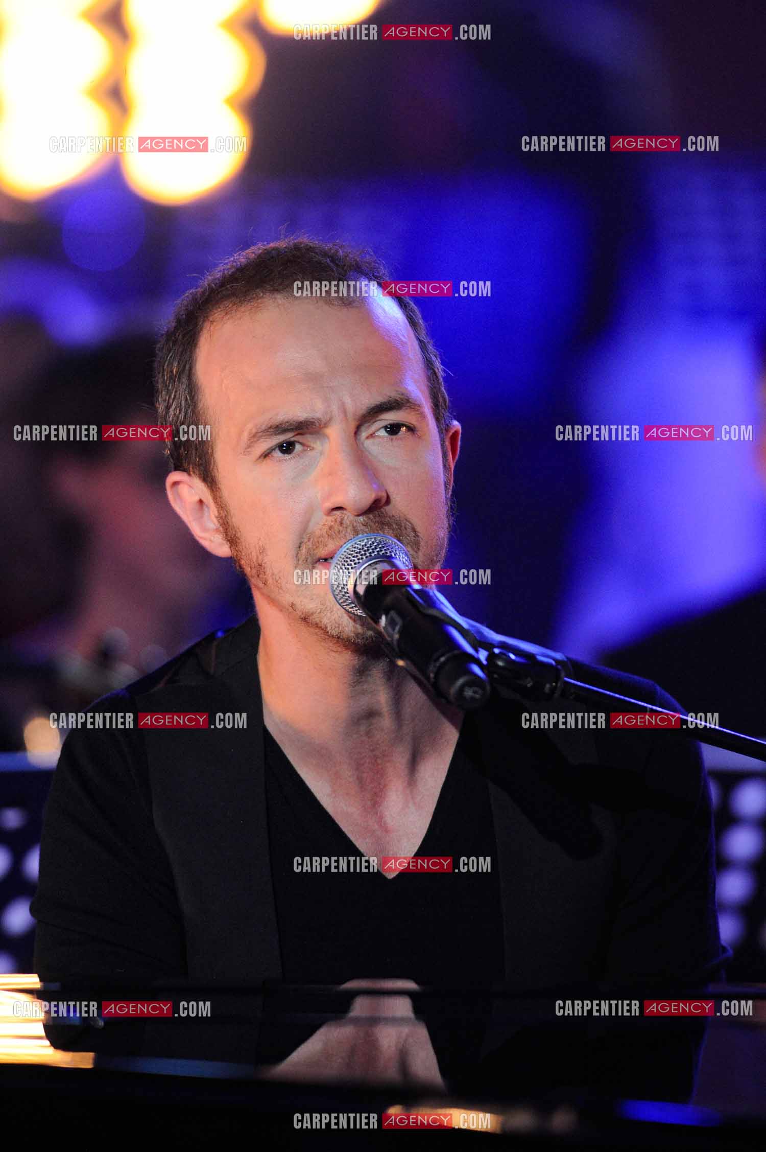 Le chanteur Calogero Maurici, dit Calogero lors du Télé Vie à Bruxelles en 2011.  ( Exclusif )
