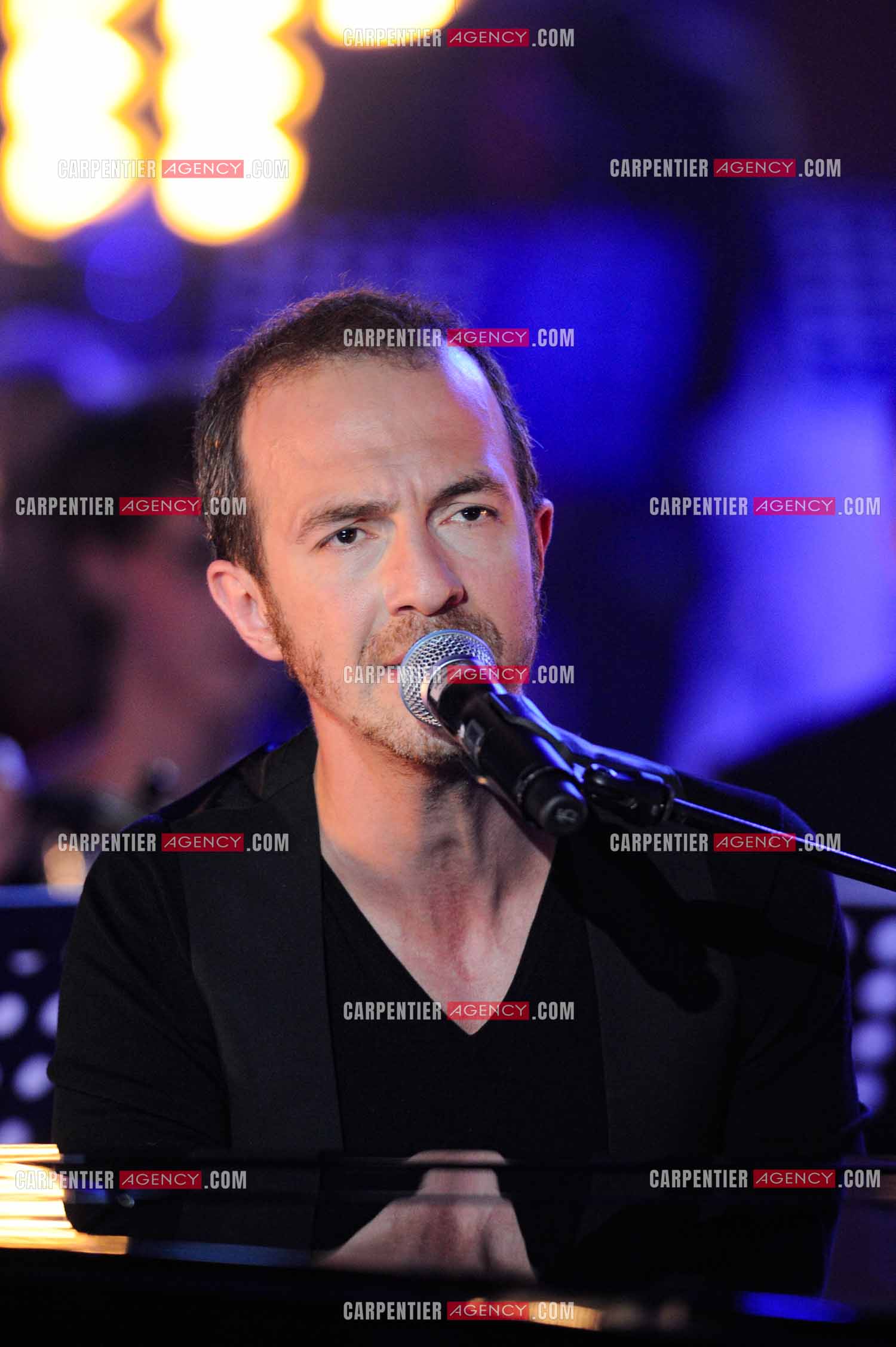 Le chanteur Calogero Maurici, dit Calogero lors du Télé Vie à Bruxelles en 2011.  ( Exclusif )