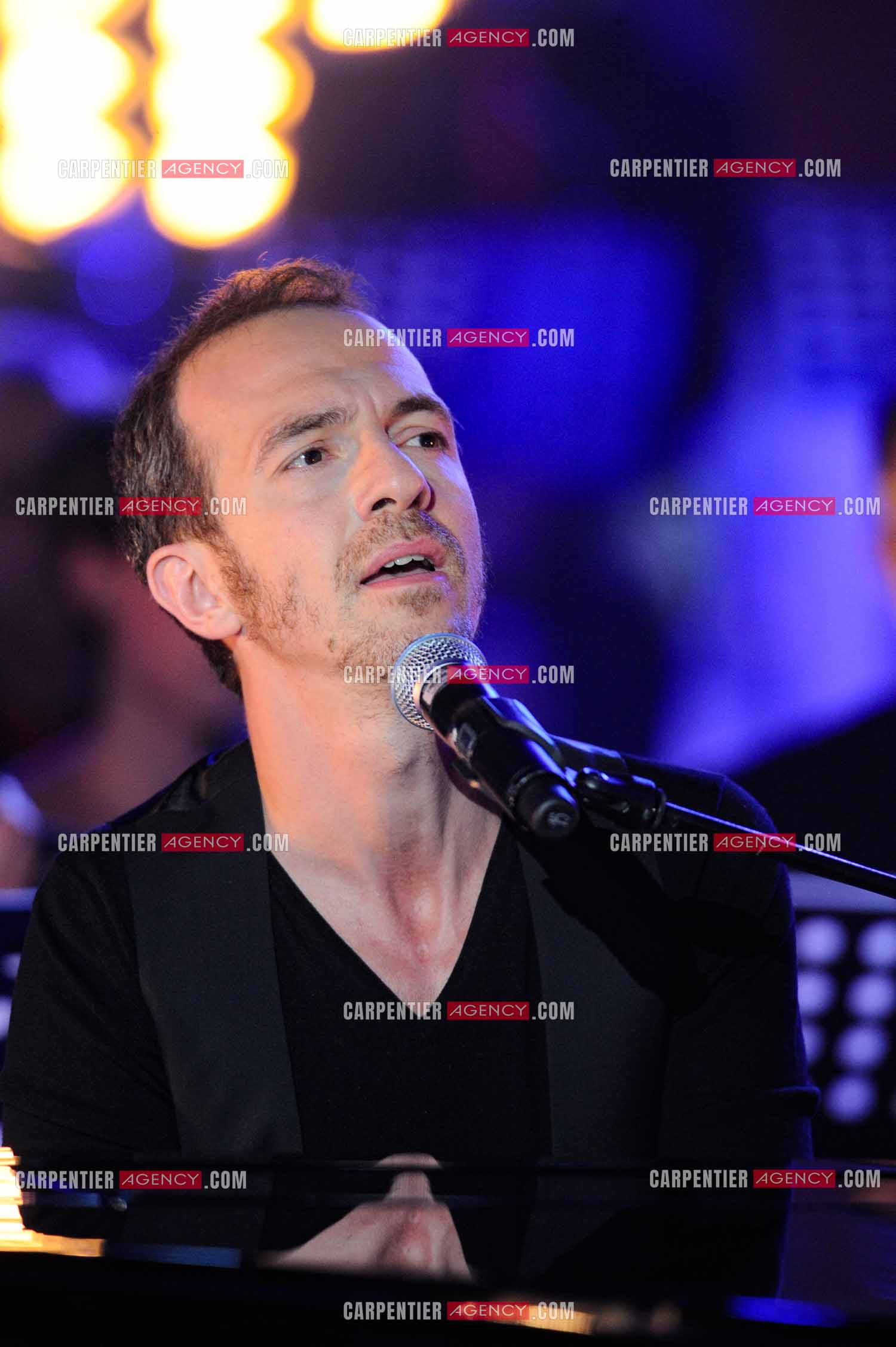 Le chanteur Calogero Maurici, dit Calogero lors du Télé Vie à Bruxelles en 2011.  ( Exclusif )