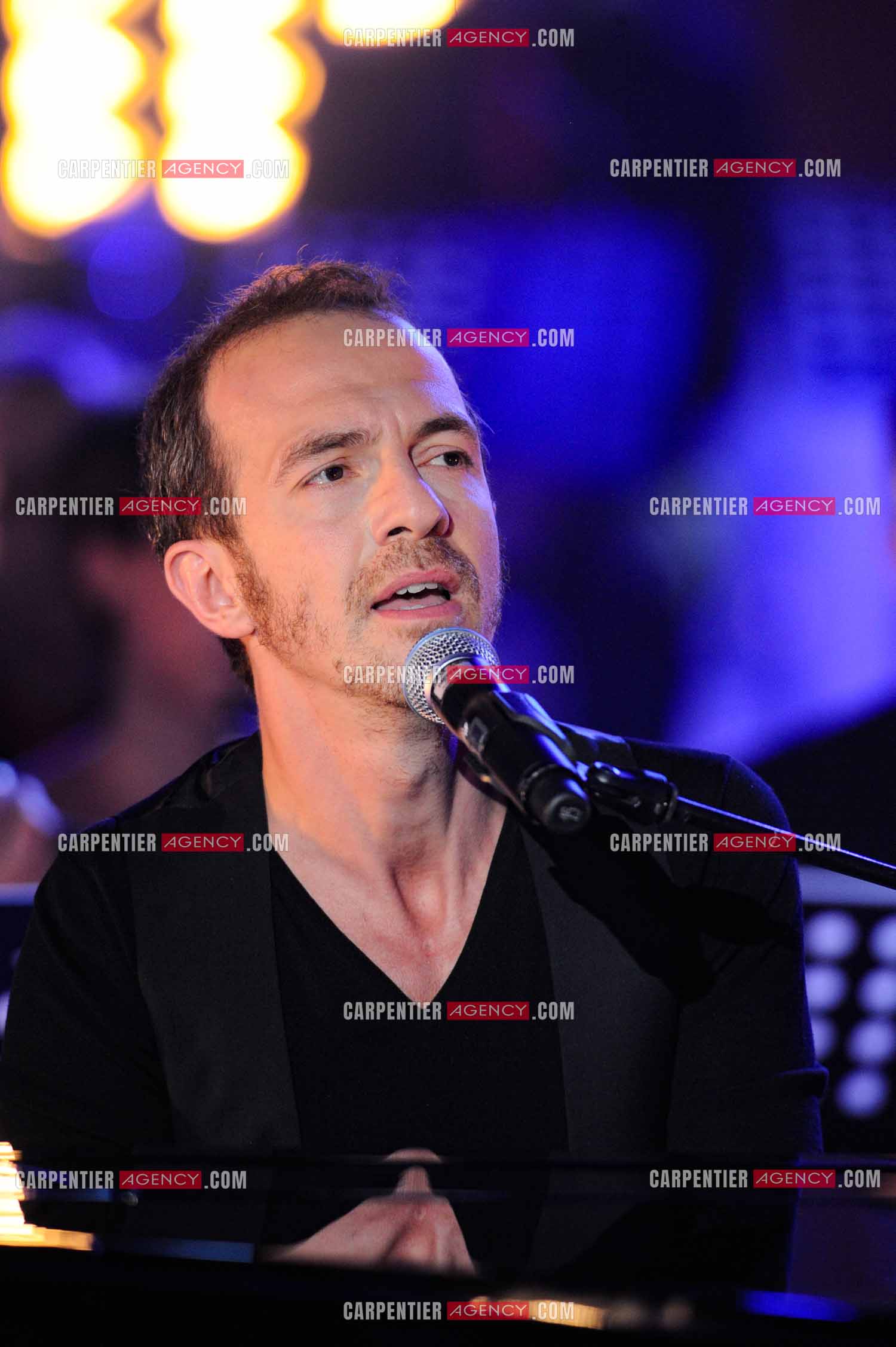 Le chanteur Calogero Maurici, dit Calogero lors du Télé Vie à Bruxelles en 2011.  ( Exclusif )