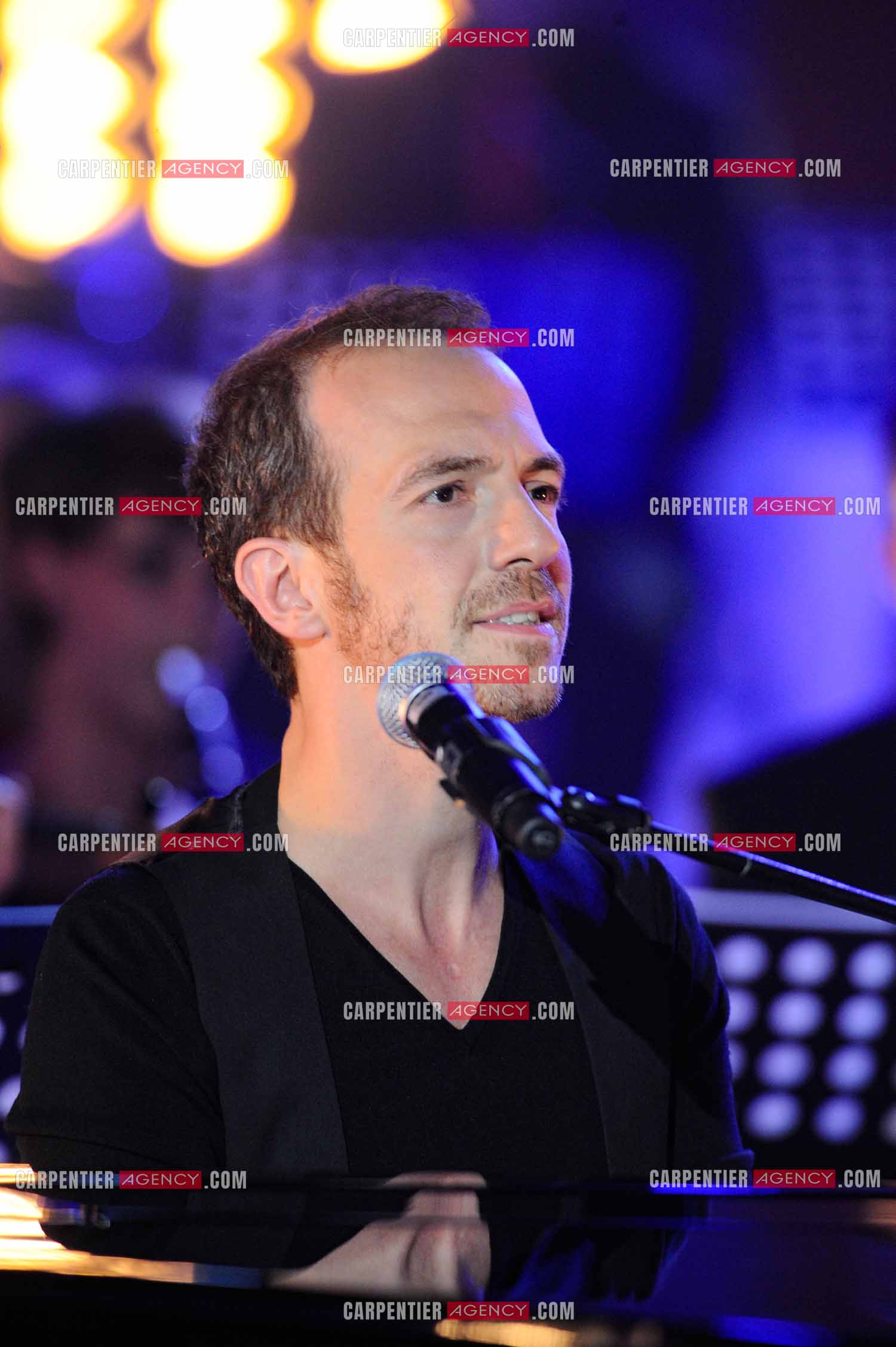 Le chanteur Calogero Maurici, dit Calogero lors du Télé Vie à Bruxelles en 2011.  ( Exclusif )