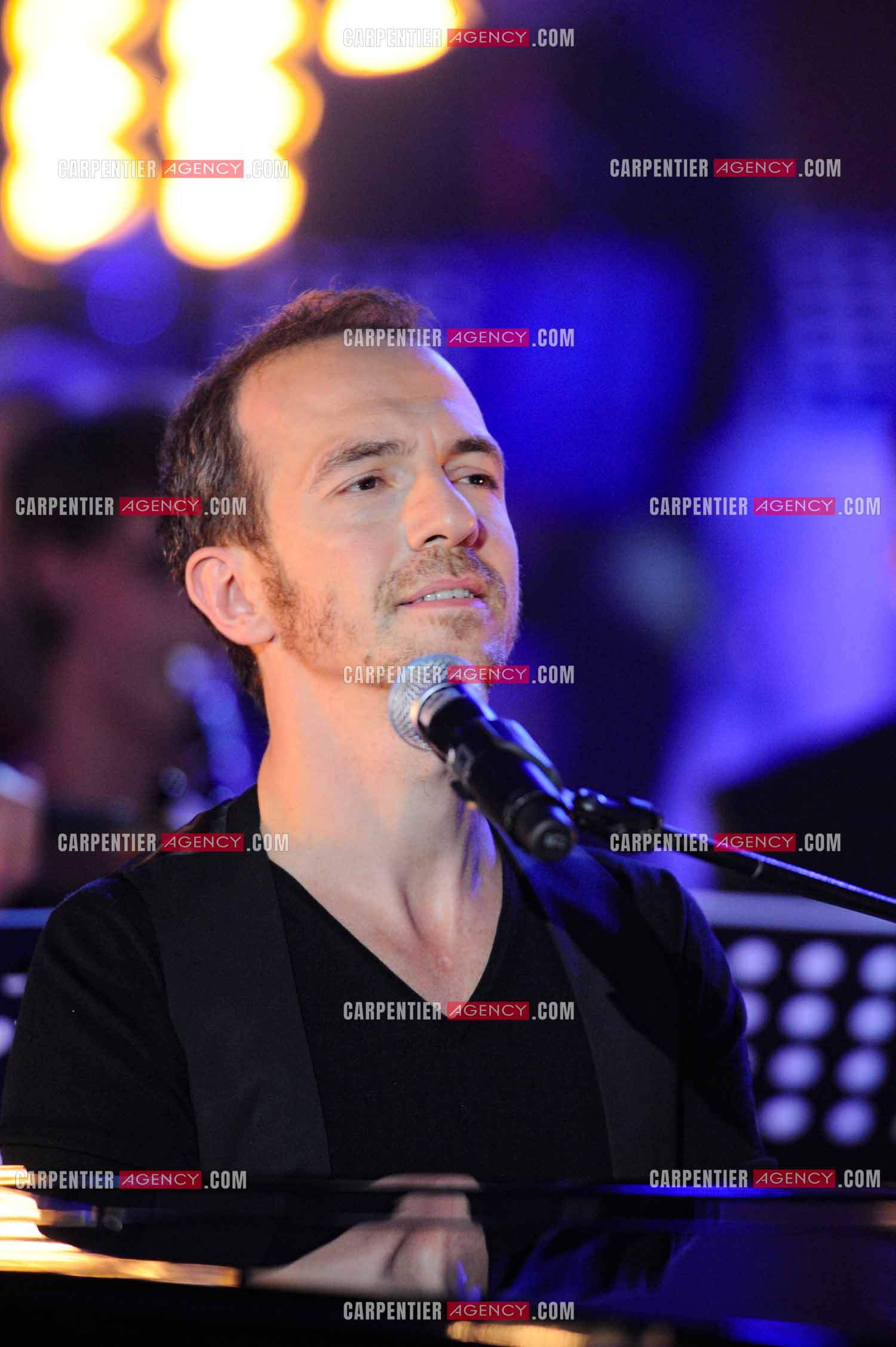Le chanteur Calogero Maurici, dit Calogero lors du Télé Vie à Bruxelles en 2011.  ( Exclusif )