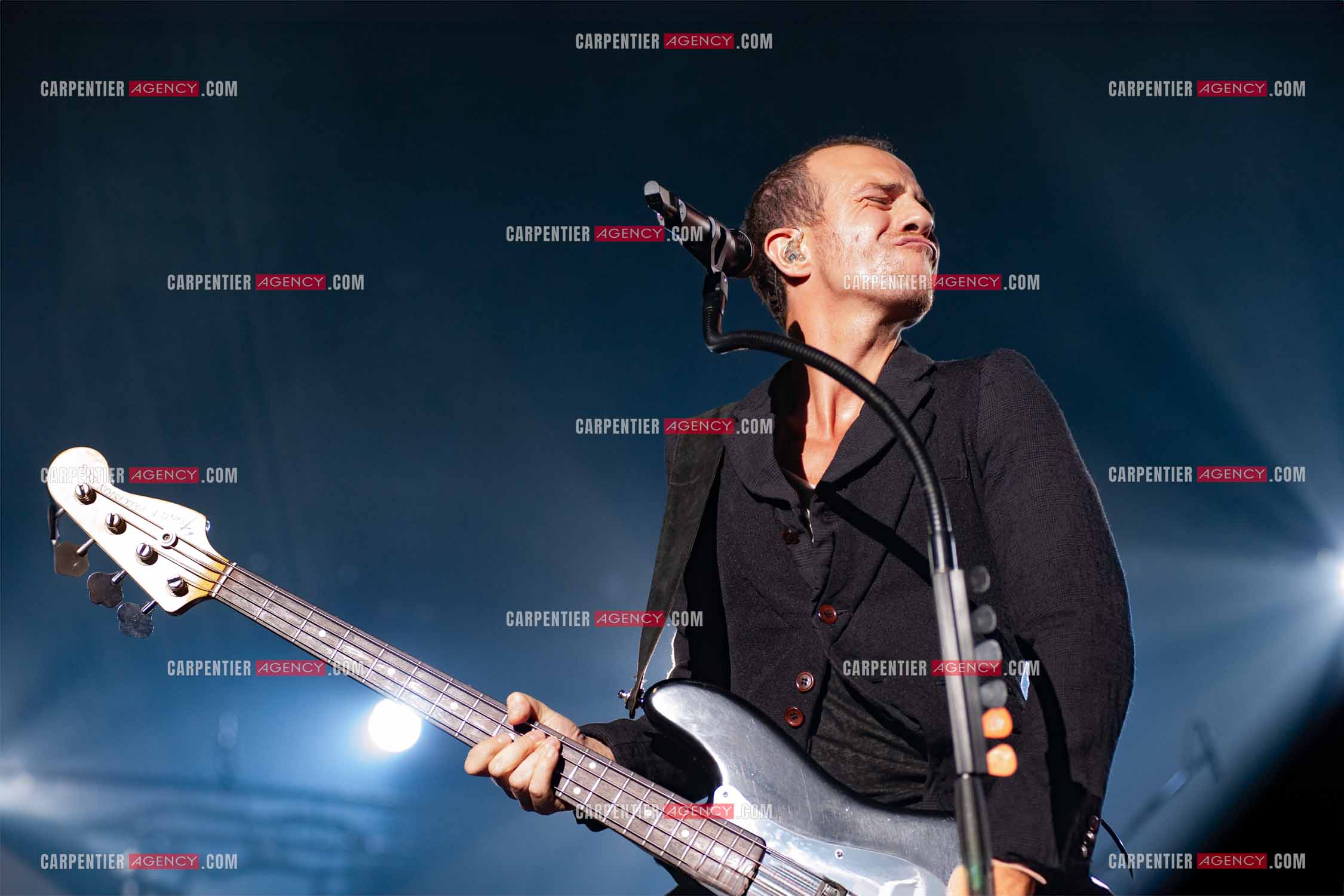 Le chanteur Calogero Maurici, dit Calogero en concert au Zénith de Paris le 20 Octobre 2009.
