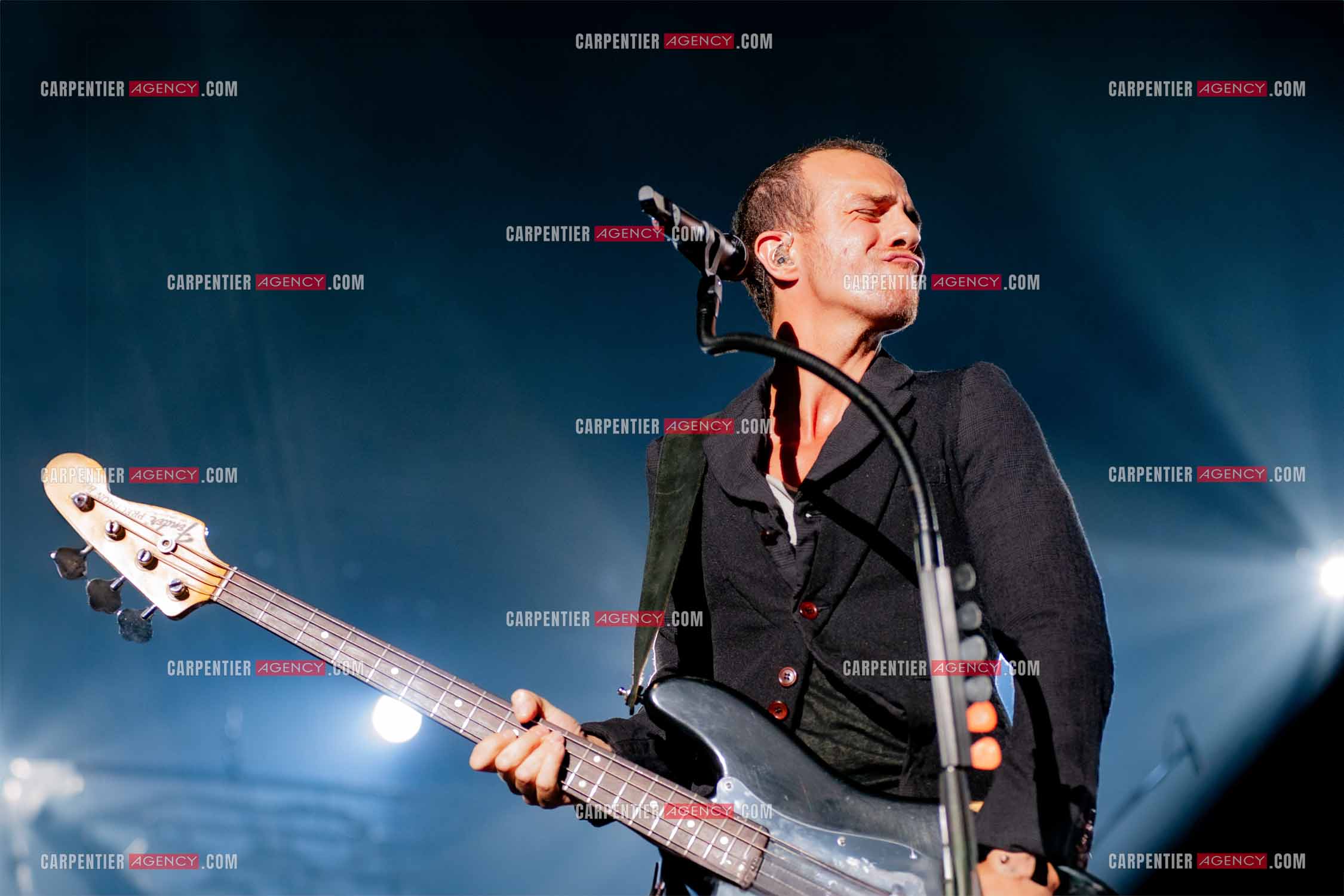 Le chanteur Calogero Maurici, dit Calogero en concert au Zénith de Paris le 20 Octobre 2009.