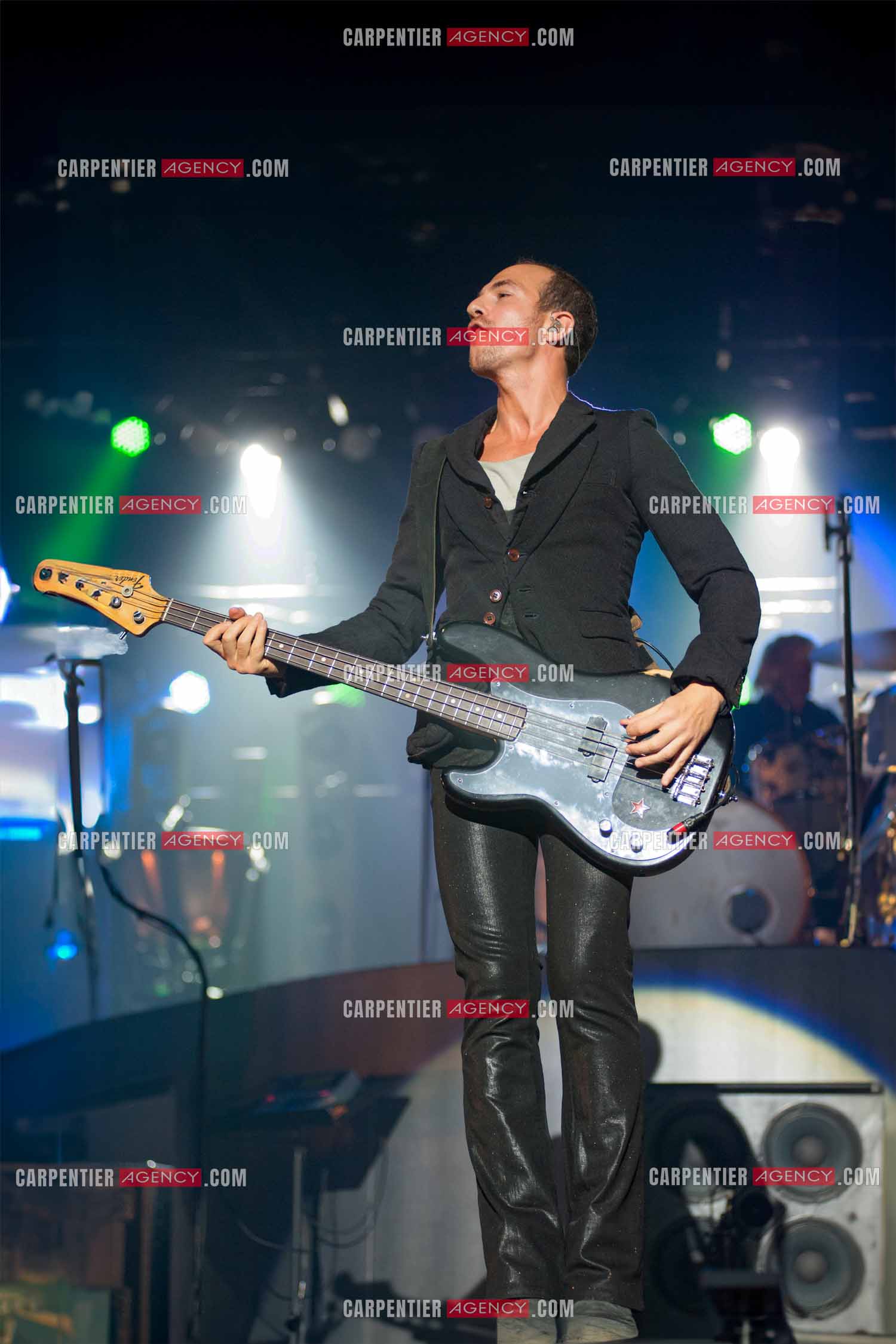 Le chanteur Calogero Maurici, dit Calogero en concert au Zénith de Paris le 20 Octobre 2009.