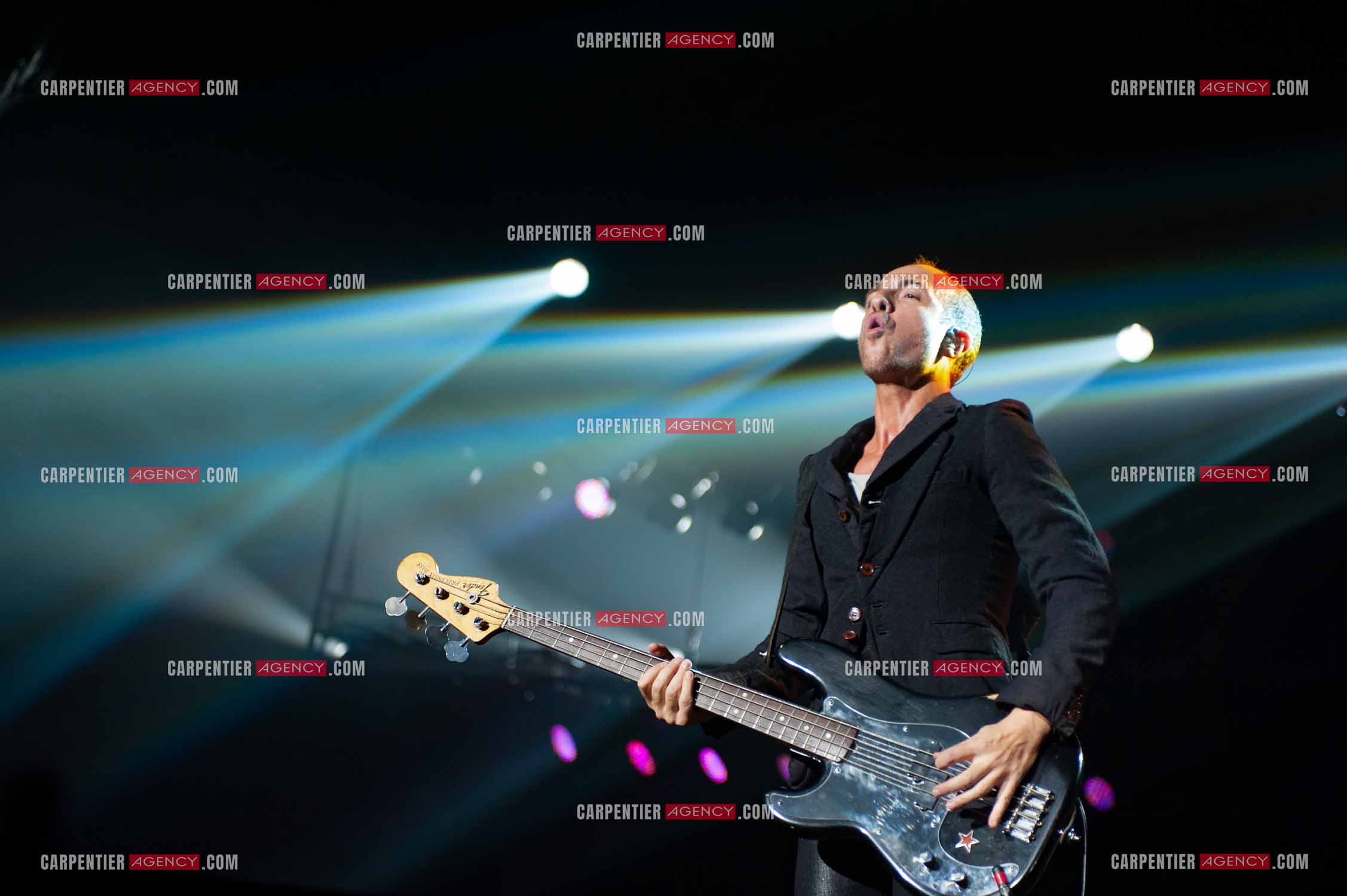 Le chanteur Calogero Maurici, dit Calogero en concert au Zénith de Paris le 20 Octobre 2009.