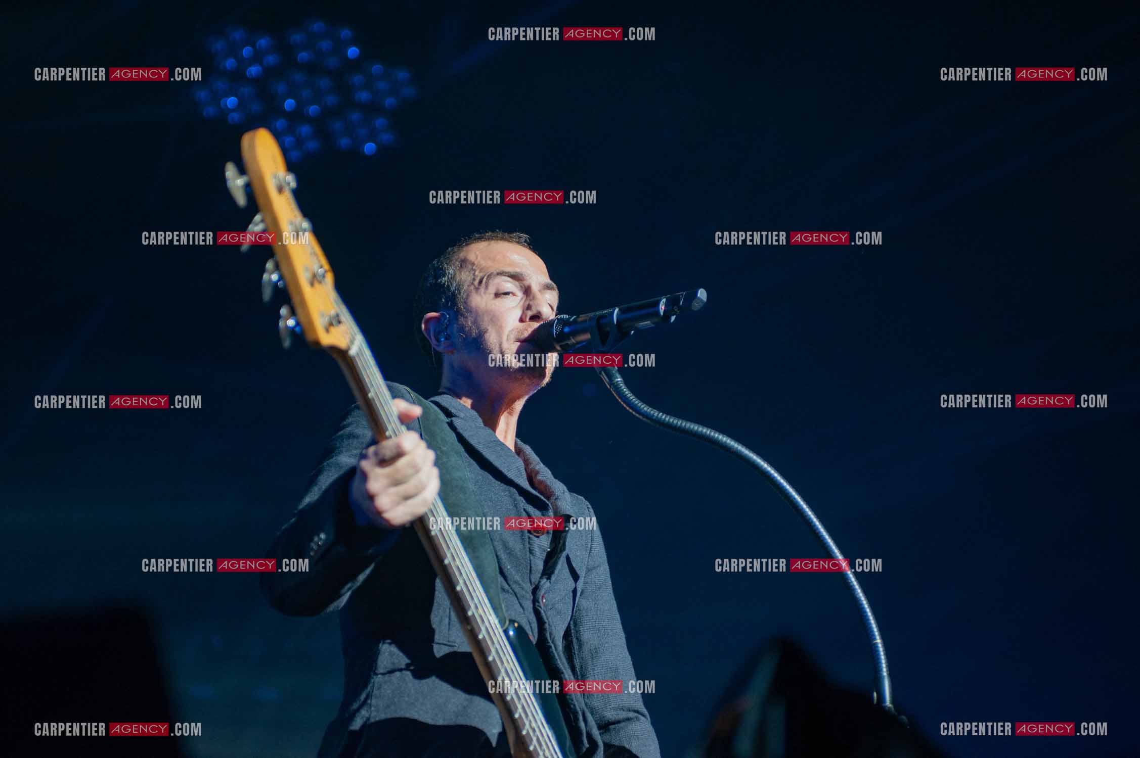 Le chanteur Calogero Maurici, dit Calogero en concert au Zénith de Paris le 20 Octobre 2009.