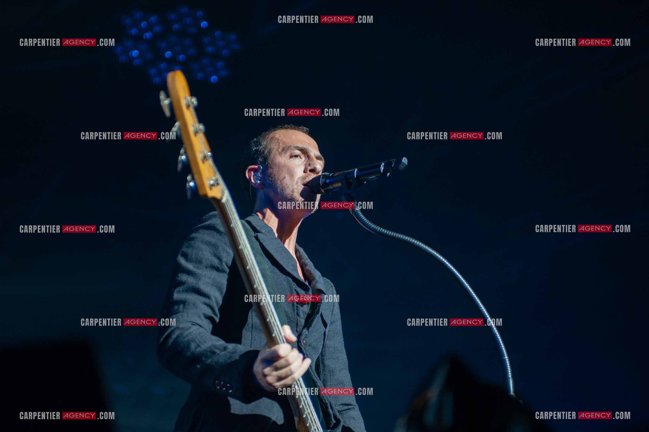 Le chanteur Calogero Maurici, dit Calogero en concert au Zénith de Paris le 20 Octobre 2009.