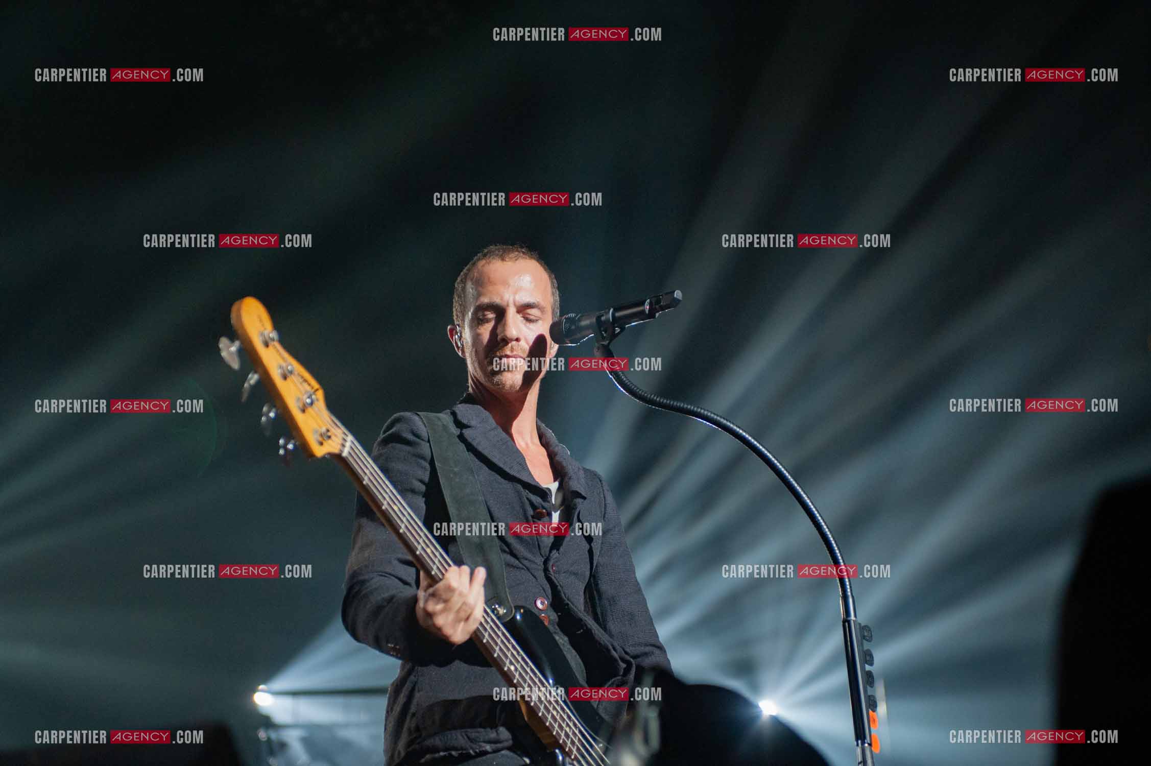 Le chanteur Calogero Maurici, dit Calogero en concert au Zénith de Paris le 20 Octobre 2009.