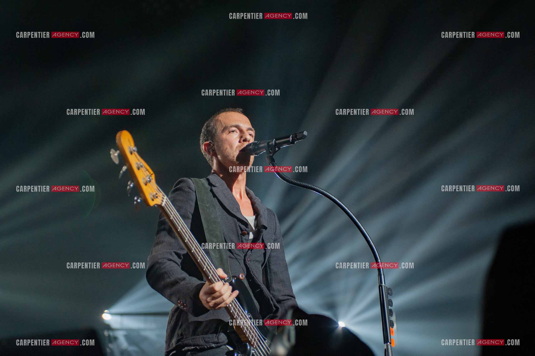 Le chanteur Calogero Maurici, dit Calogero en concert au Zénith de Paris le 20 Octobre 2009.