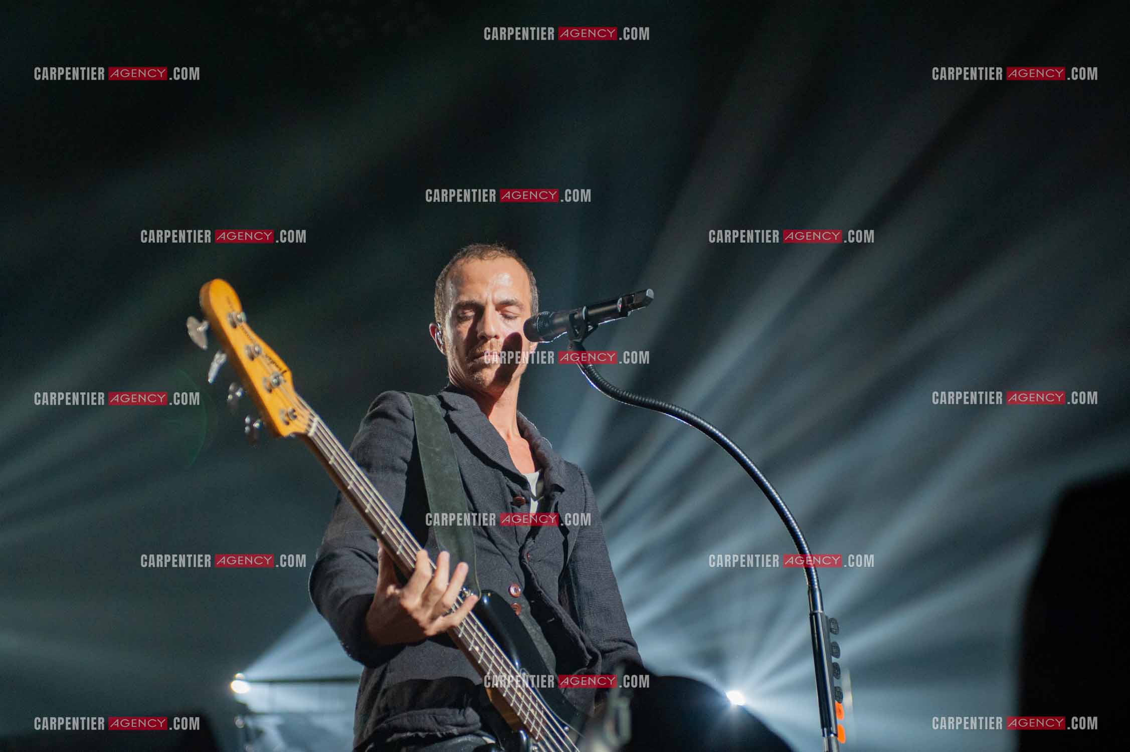 Le chanteur Calogero Maurici, dit Calogero en concert au Zénith de Paris le 20 Octobre 2009.