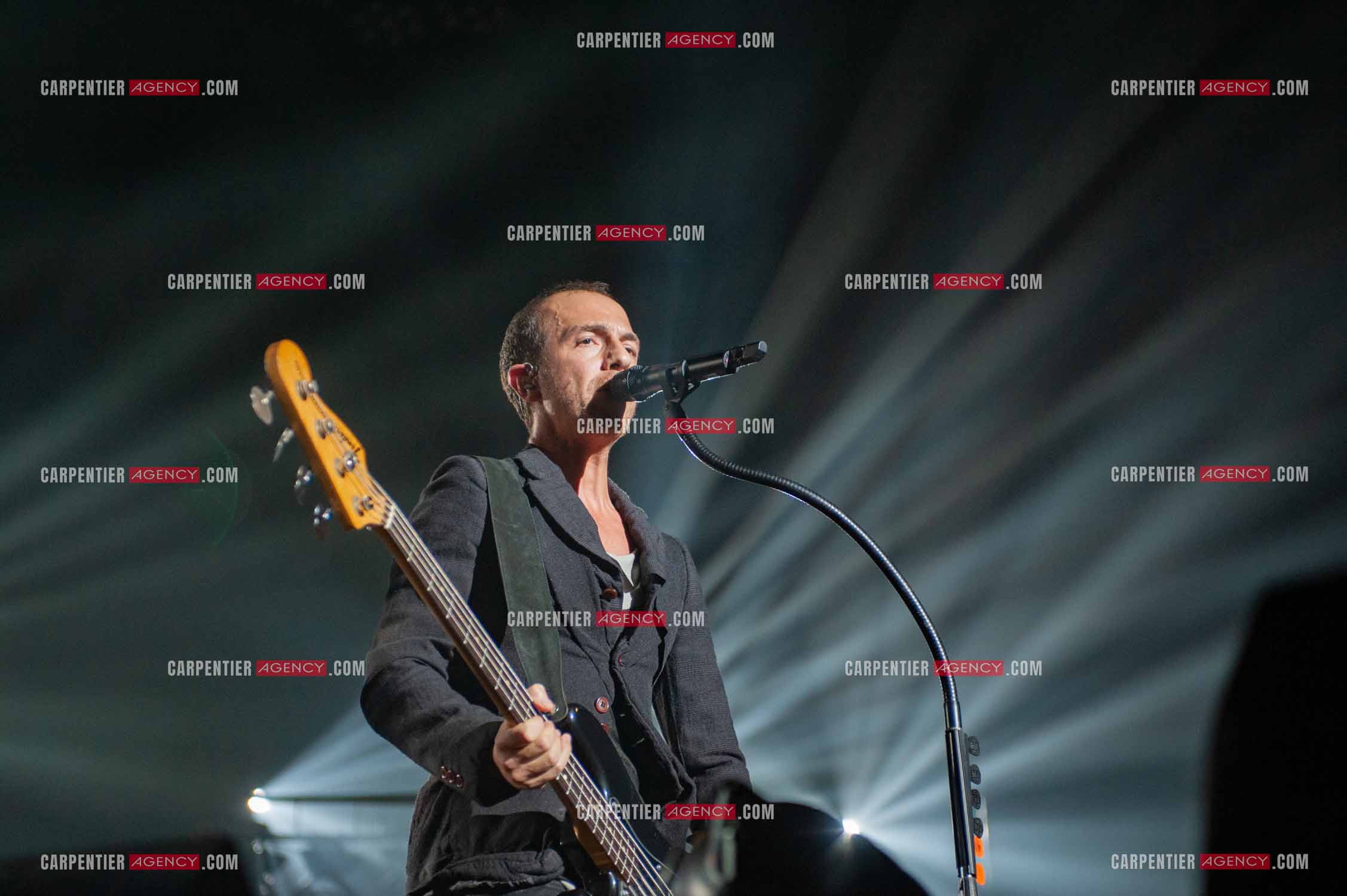 Le chanteur Calogero Maurici, dit Calogero en concert au Zénith de Paris le 20 Octobre 2009.