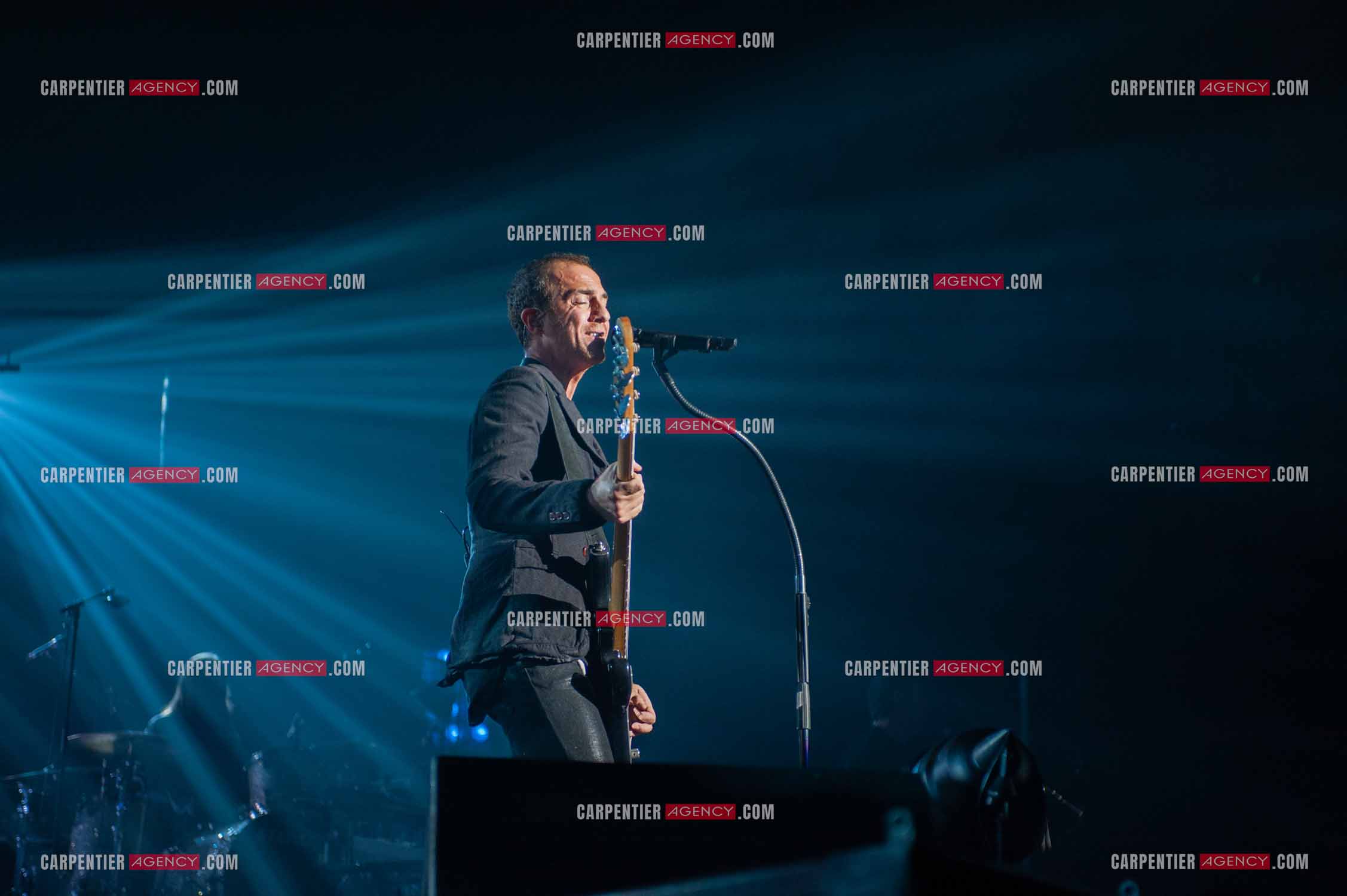 Le chanteur Calogero Maurici, dit Calogero en concert au Zénith de Paris le 20 Octobre 2009.