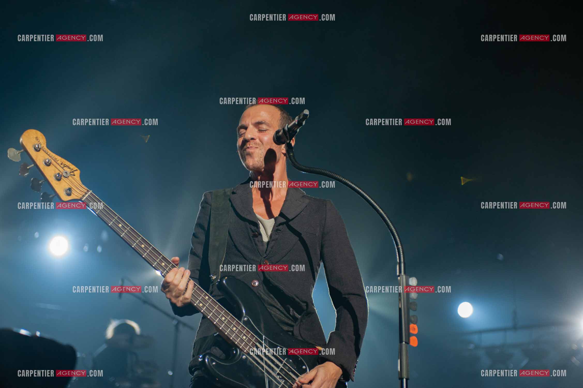 Le chanteur Calogero Maurici, dit Calogero en concert au Zénith de Paris le 20 Octobre 2009.
