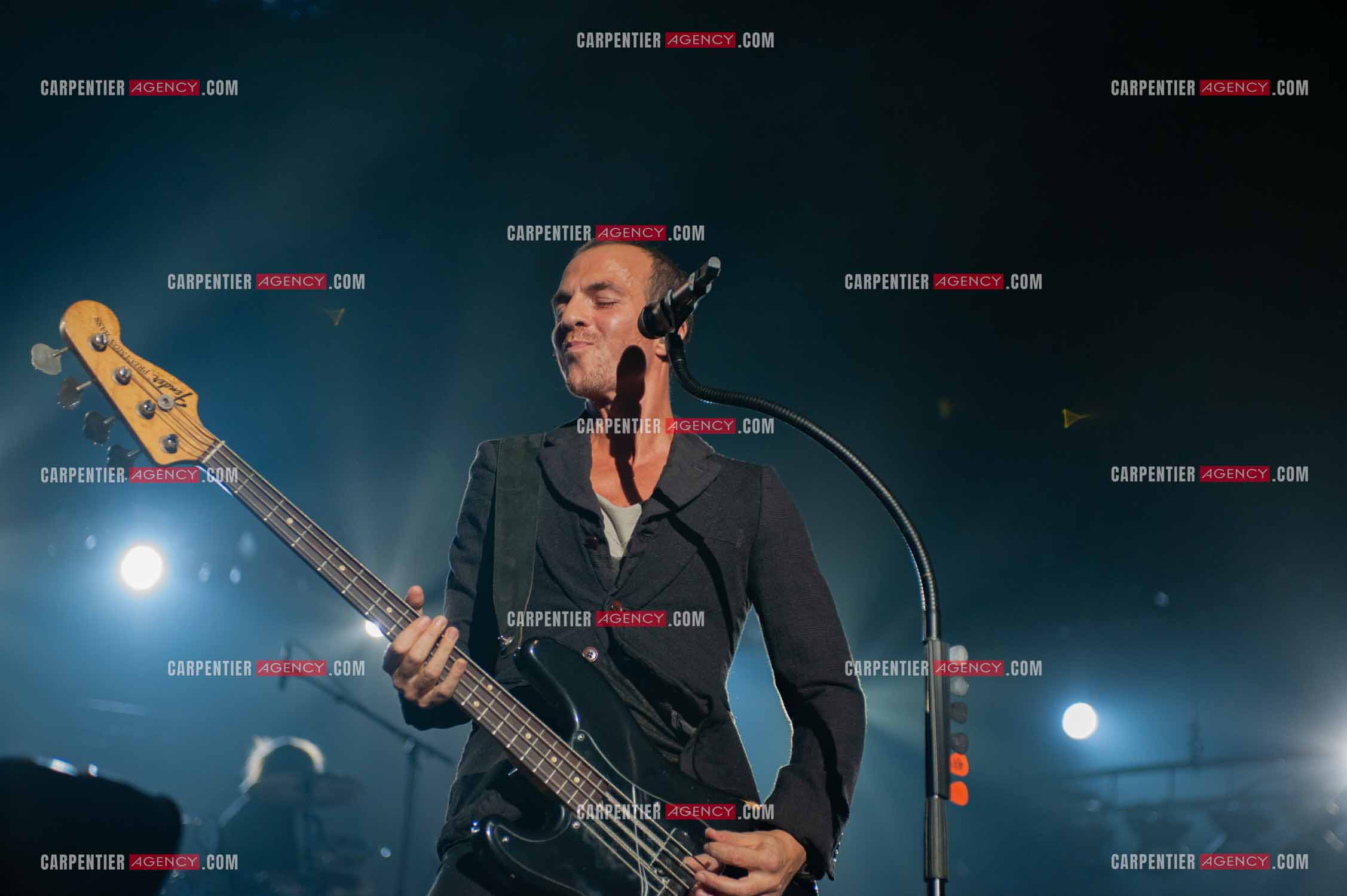 Le chanteur Calogero Maurici, dit Calogero en concert au Zénith de Paris le 20 Octobre 2009.