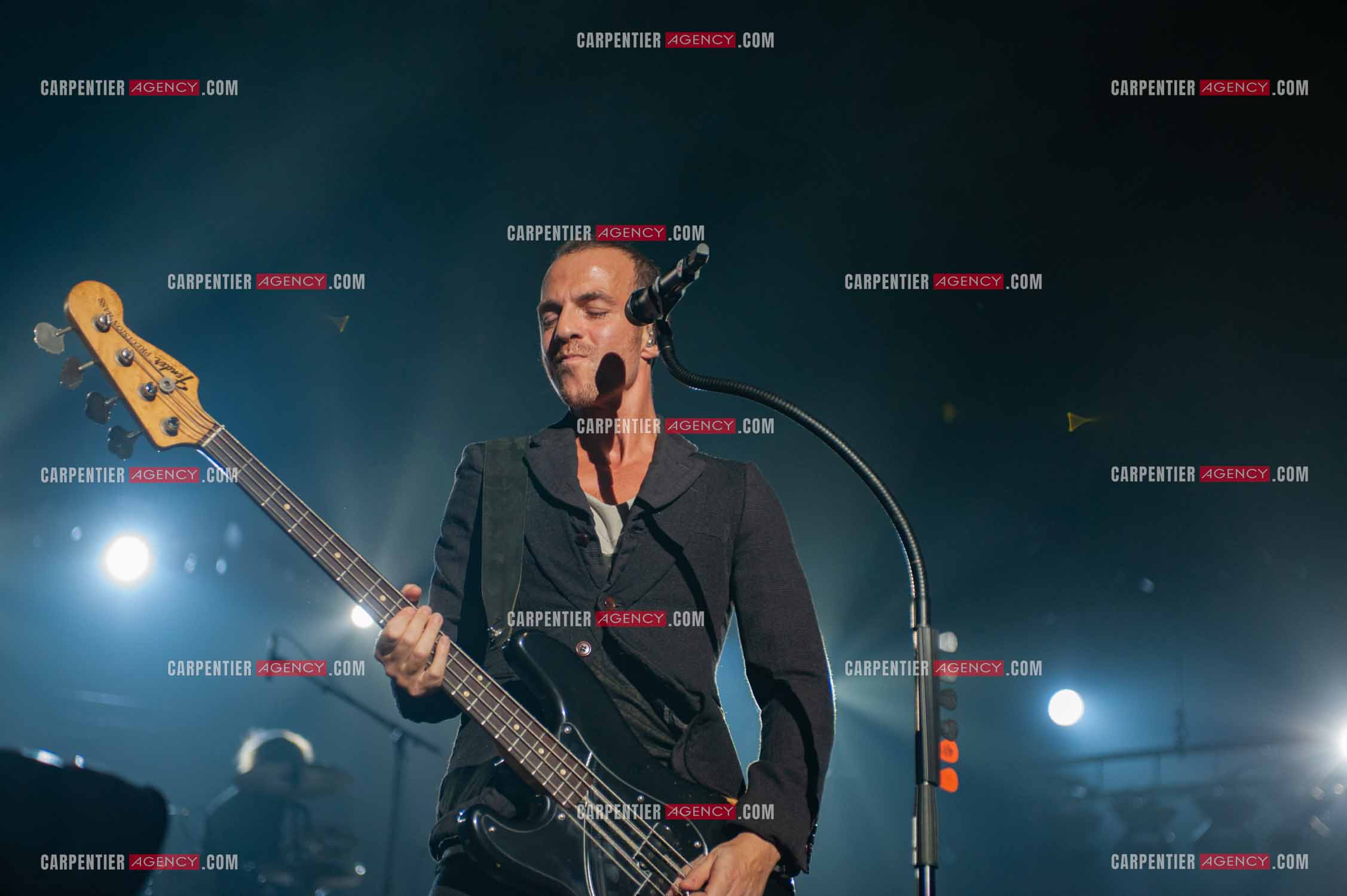 Le chanteur Calogero Maurici, dit Calogero en concert au Zénith de Paris le 20 Octobre 2009.