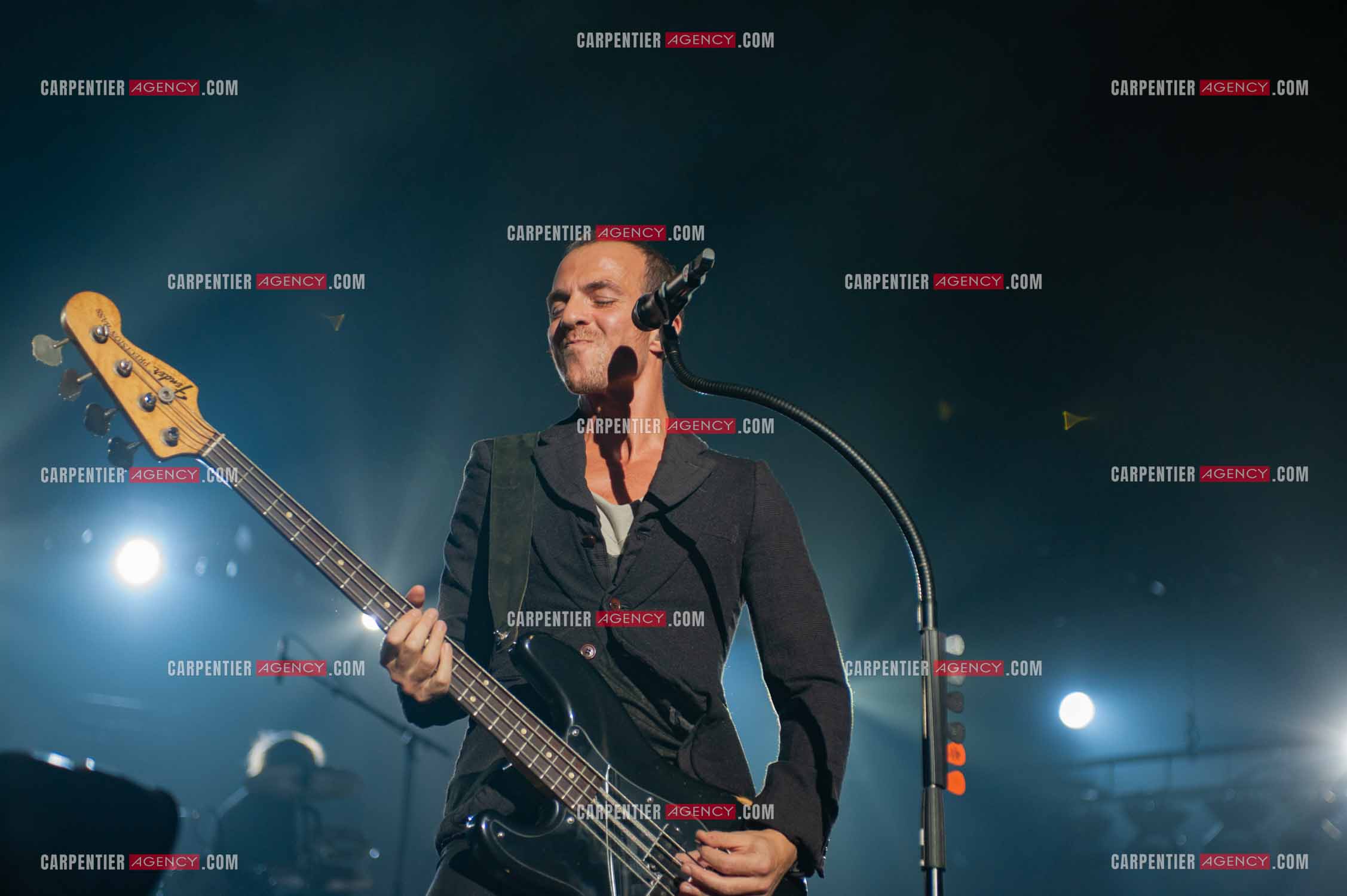 Le chanteur Calogero Maurici, dit Calogero en concert au Zénith de Paris le 20 Octobre 2009.