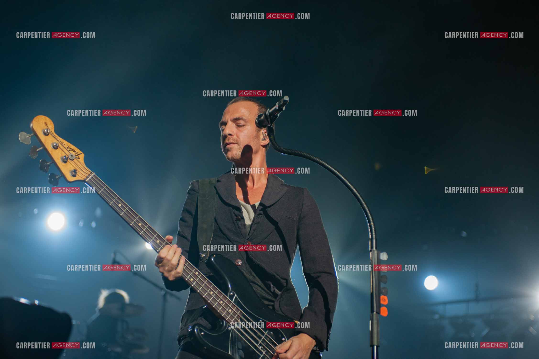 Le chanteur Calogero Maurici, dit Calogero en concert au Zénith de Paris le 20 Octobre 2009.