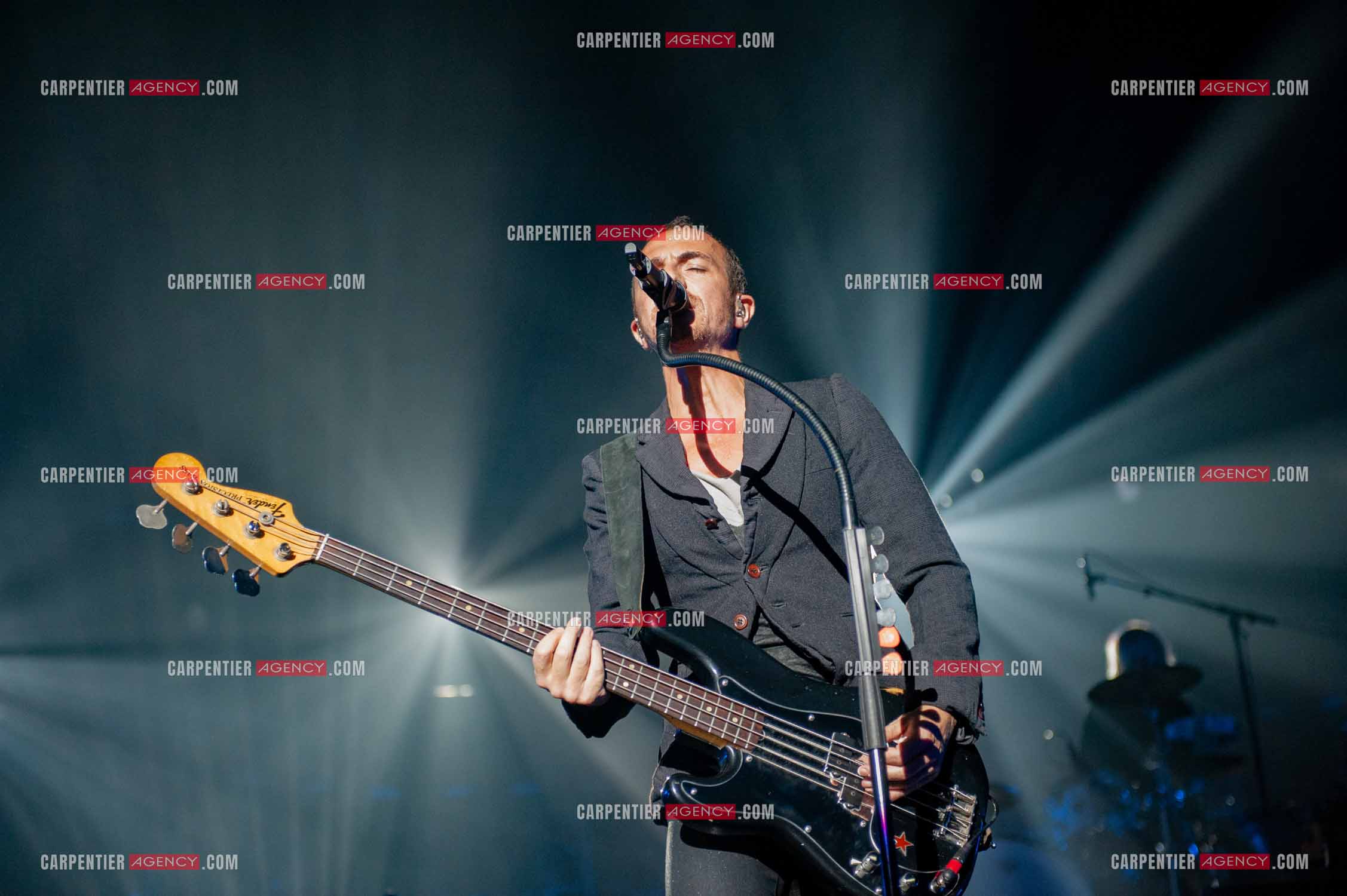 Le chanteur Calogero Maurici, dit Calogero en concert au Zénith de Paris le 20 Octobre 2009.