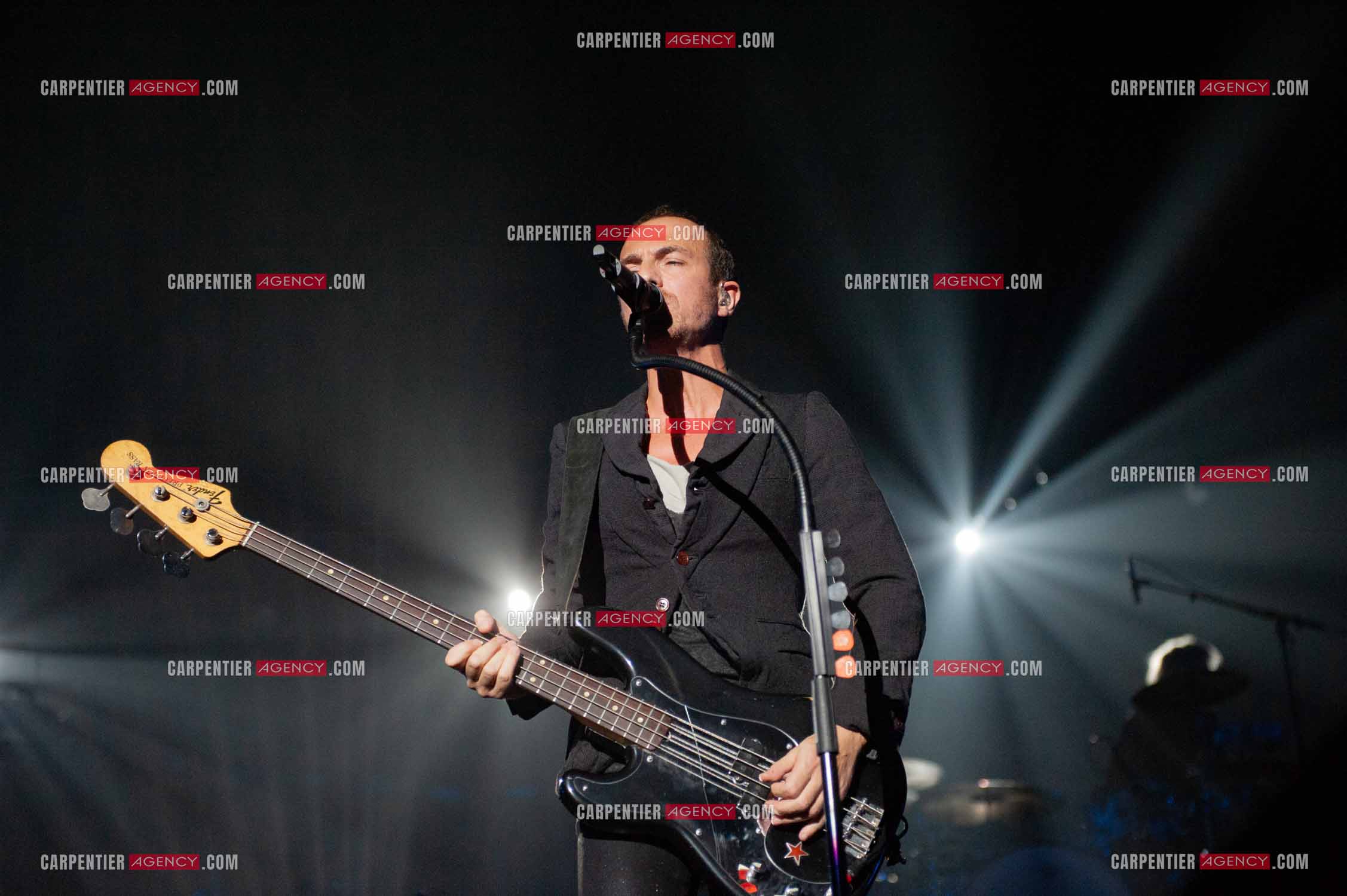 Le chanteur Calogero Maurici, dit Calogero en concert au Zénith de Paris le 20 Octobre 2009.