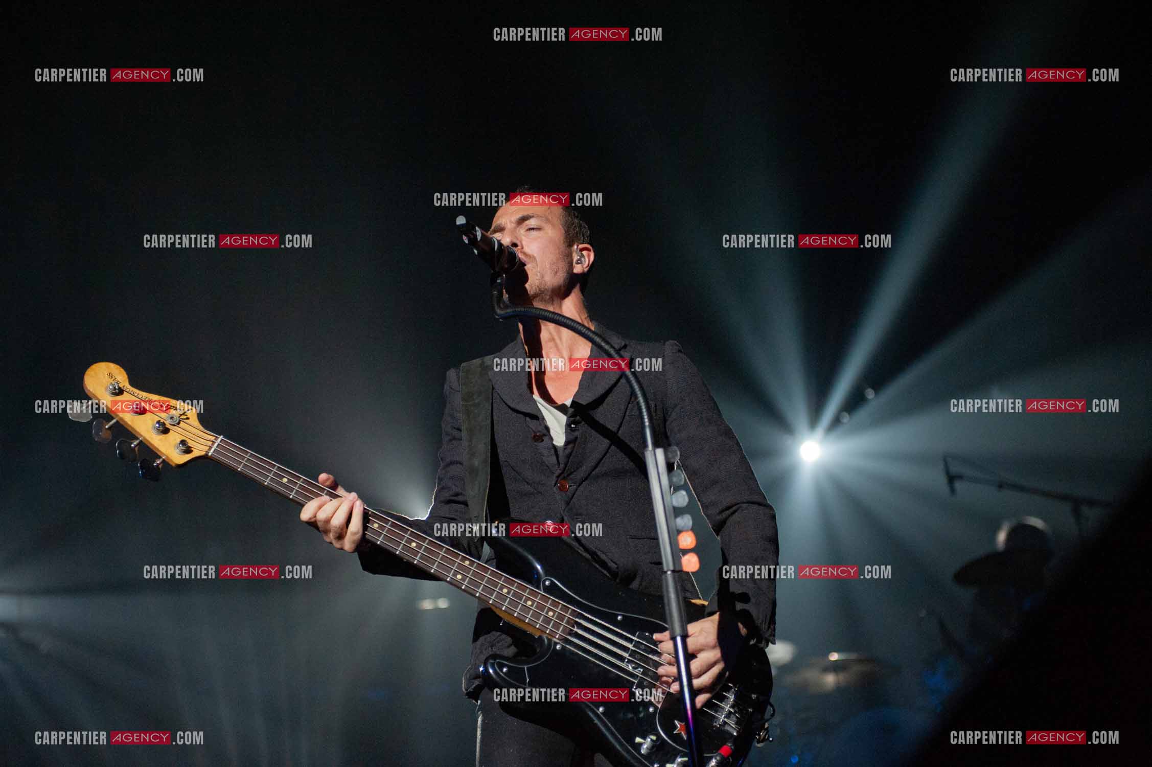 Le chanteur Calogero Maurici, dit Calogero en concert au Zénith de Paris le 20 Octobre 2009.