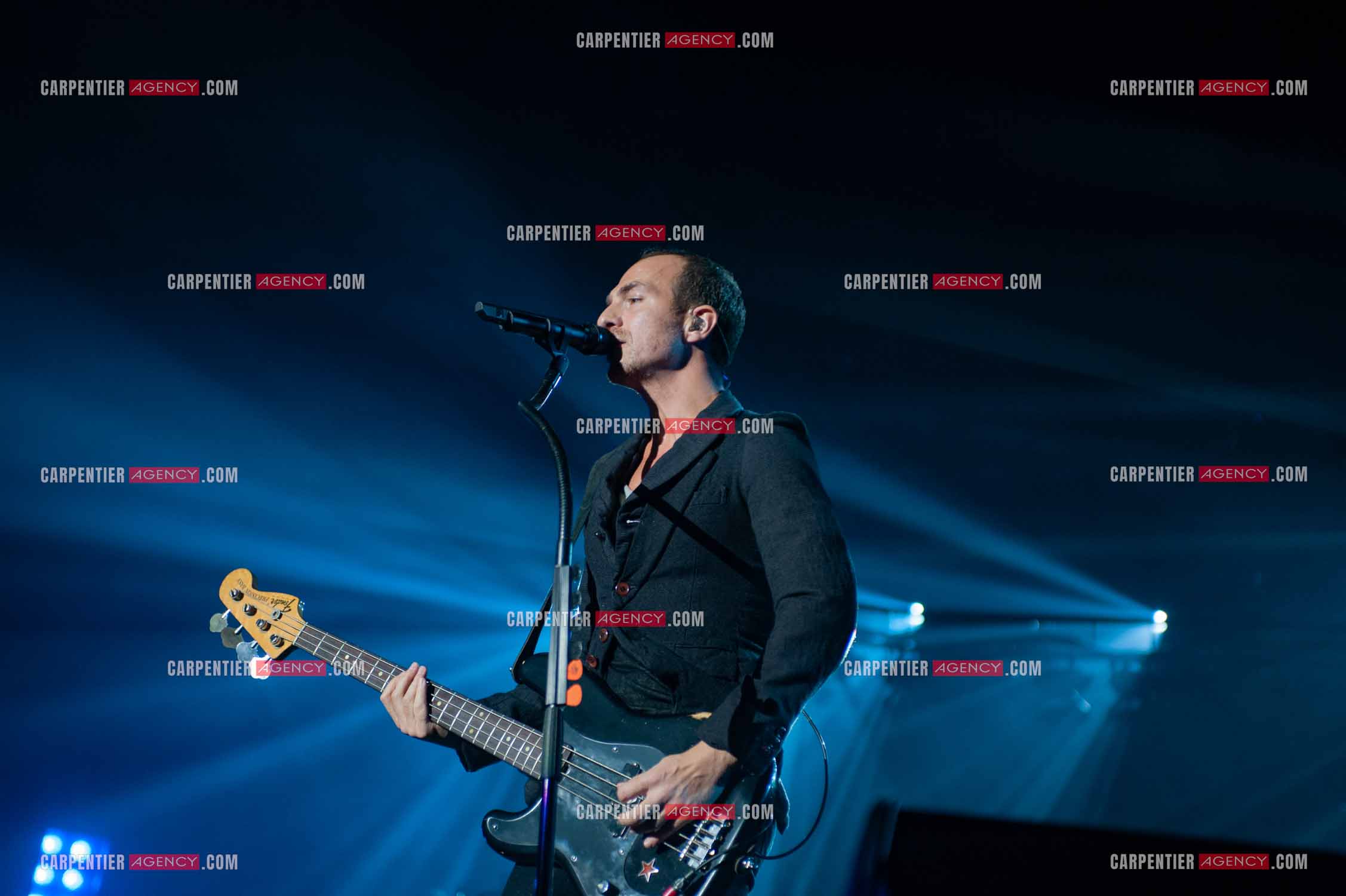 Le chanteur Calogero Maurici, dit Calogero en concert au Zénith de Paris le 20 Octobre 2009.
