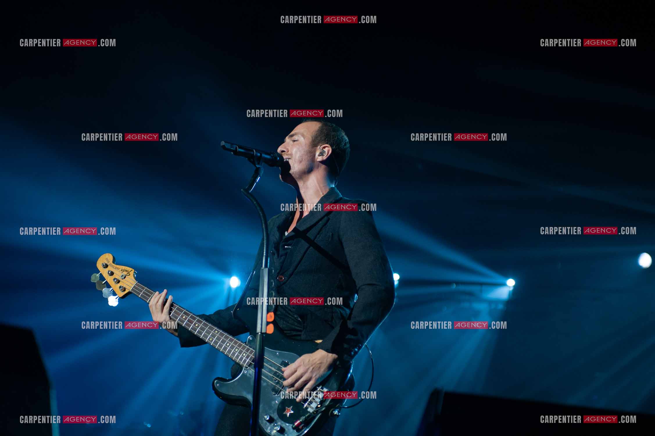 Le chanteur Calogero Maurici, dit Calogero en concert au Zénith de Paris le 20 Octobre 2009.