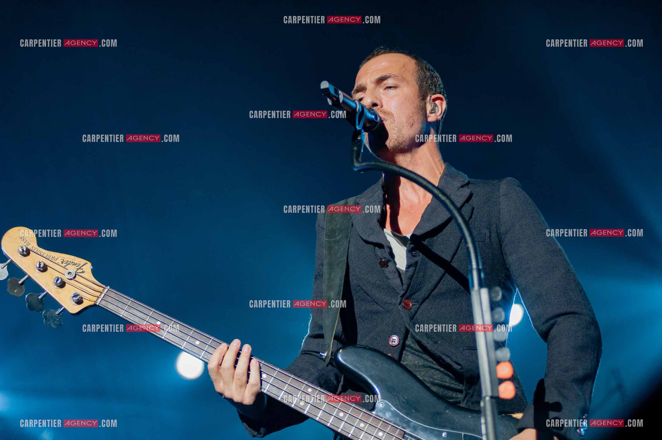 Le chanteur Calogero Maurici, dit Calogero en concert au Zénith de Paris le 20 Octobre 2009.